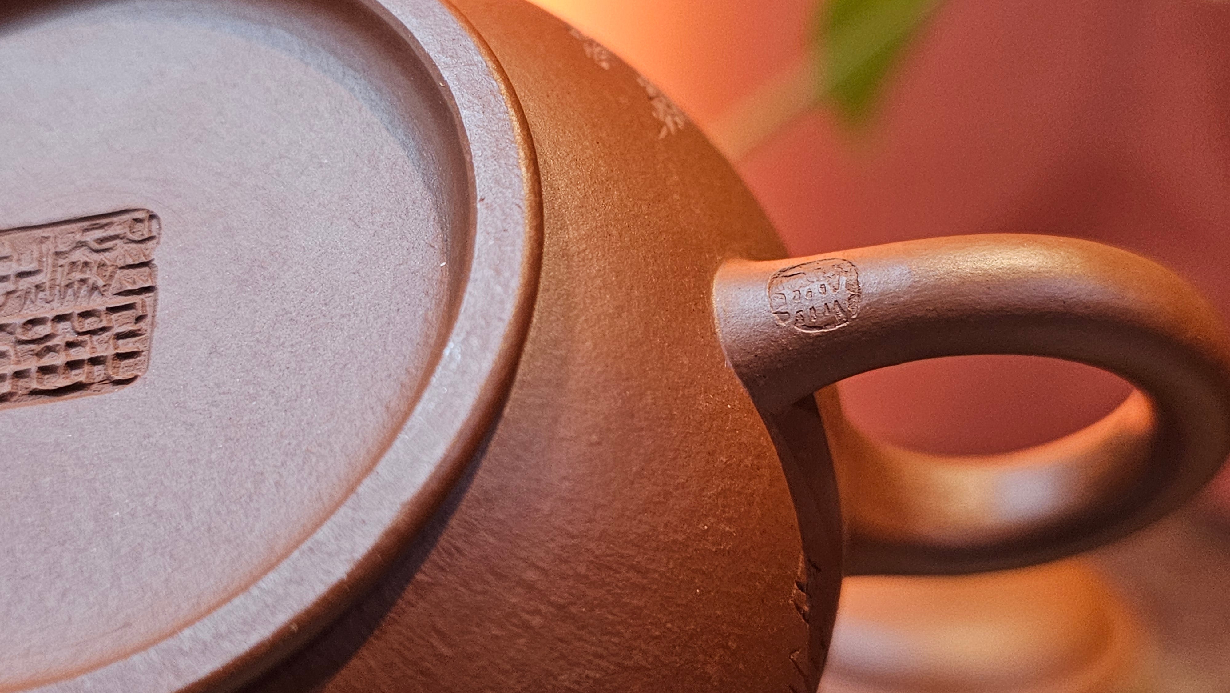 Shui Ping 水平, 150.5ml, Xiao Mei Yao Zhu Ni 小煤窑朱泥, by our Craftsman Chen Yue Fei 陈跃飞, Plum Blossoms Engraving by Craftsman Yi De Shu 一德书 ~!Congratulations to Mr A.C.! 1000hrs 7th Nov 2025, Seattle! WA!