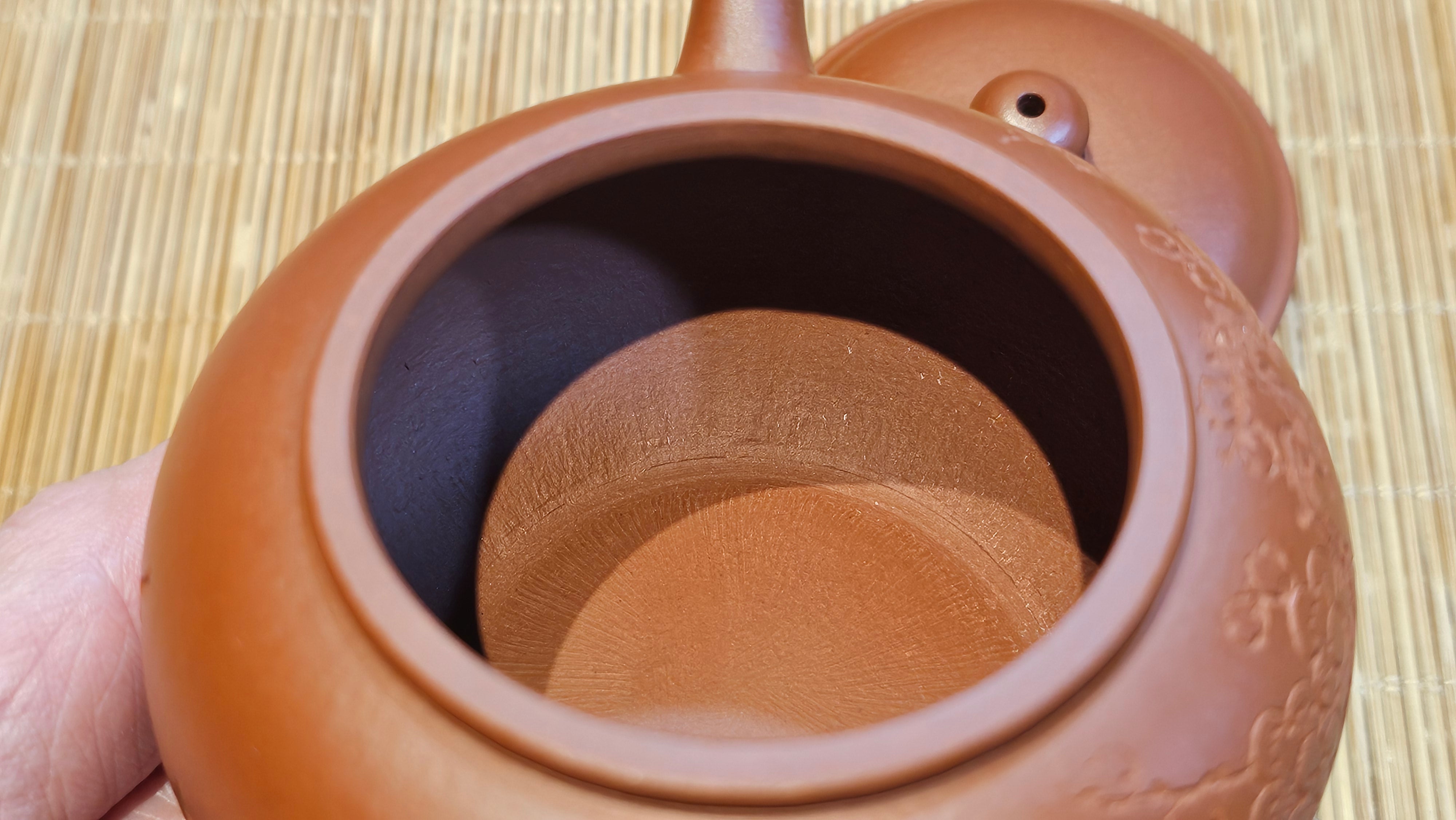 Shui Ping 水平, 150.5ml, Xiao Mei Yao Zhu Ni 小煤窑朱泥, by our Craftsman Chen Yue Fei 陈跃飞, Plum Blossoms Engraving by Craftsman Yi De Shu 一德书 ~!Congratulations to Mr A.C.! 1000hrs 7th Nov 2025, Seattle! WA!