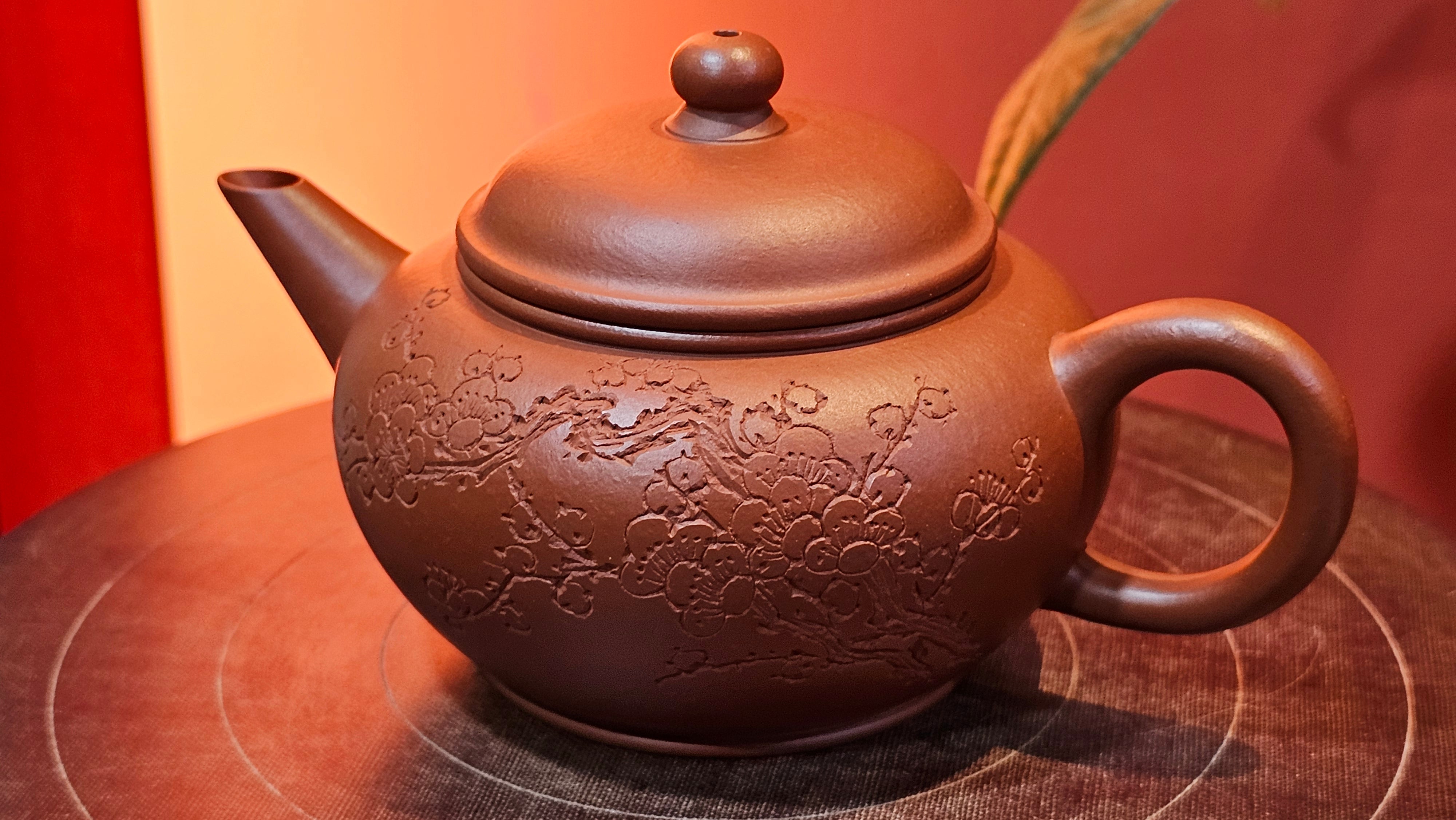 Shui Ping 水平, 155.5ml, Xiao Mei Yao Zhu Ni 小煤窑朱泥, by our Craftsman Chen Yue Fei 陈跃飞, Plum Blossoms Engraving by Craftsman Yi De Shu 一德书 ~!Congratulations to Mr A.D.P.! 1127hrs 12th Nov 2025, Forest! Belgium🇧🇪!