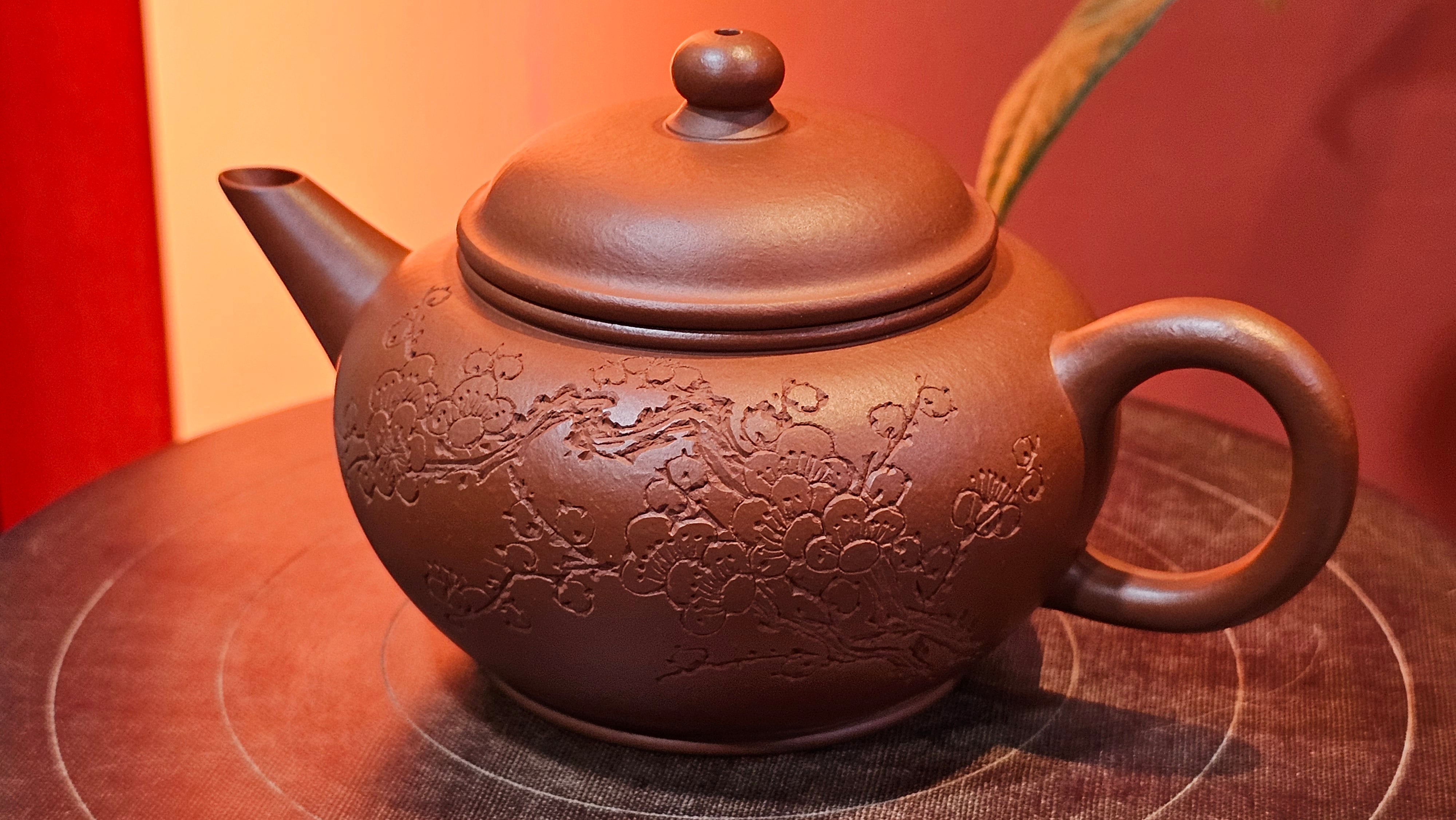 Shui Ping 水平, 155.5ml, Xiao Mei Yao Zhu Ni 小煤窑朱泥, by our Craftsman Chen Yue Fei 陈跃飞, Plum Blossoms Engraving by Craftsman Yi De Shu 一德书 ~!Congratulations to Mr A.D.P.! 1127hrs 12th Nov 2025, Forest! Belgium🇧🇪!