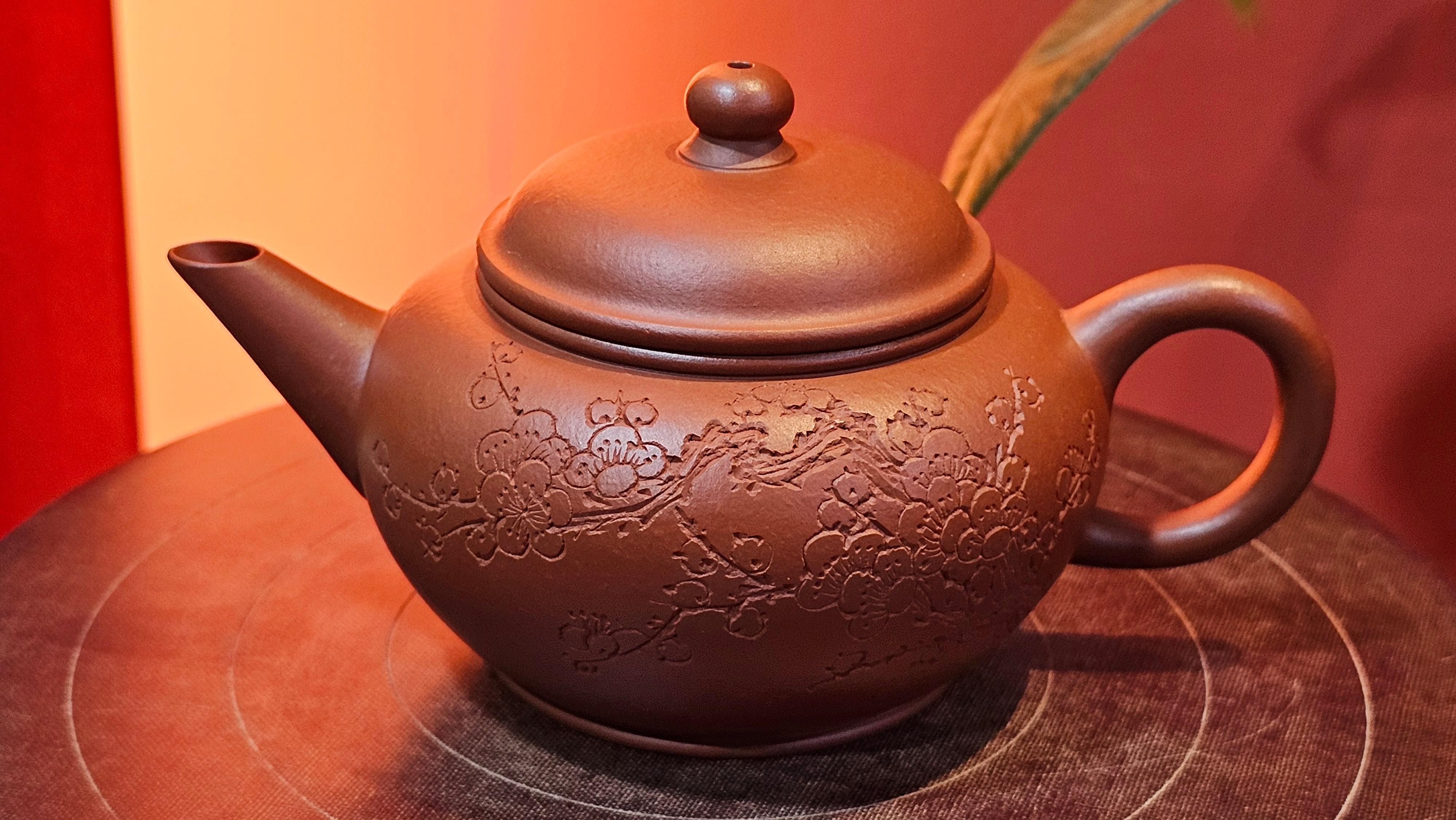 Shui Ping 水平, 155.5ml, Xiao Mei Yao Zhu Ni 小煤窑朱泥, by our Craftsman Chen Yue Fei 陈跃飞, Plum Blossoms Engraving by Craftsman Yi De Shu 一德书 ~!Congratulations to Mr A.D.P.! 1127hrs 12th Nov 2025, Forest! Belgium🇧🇪!