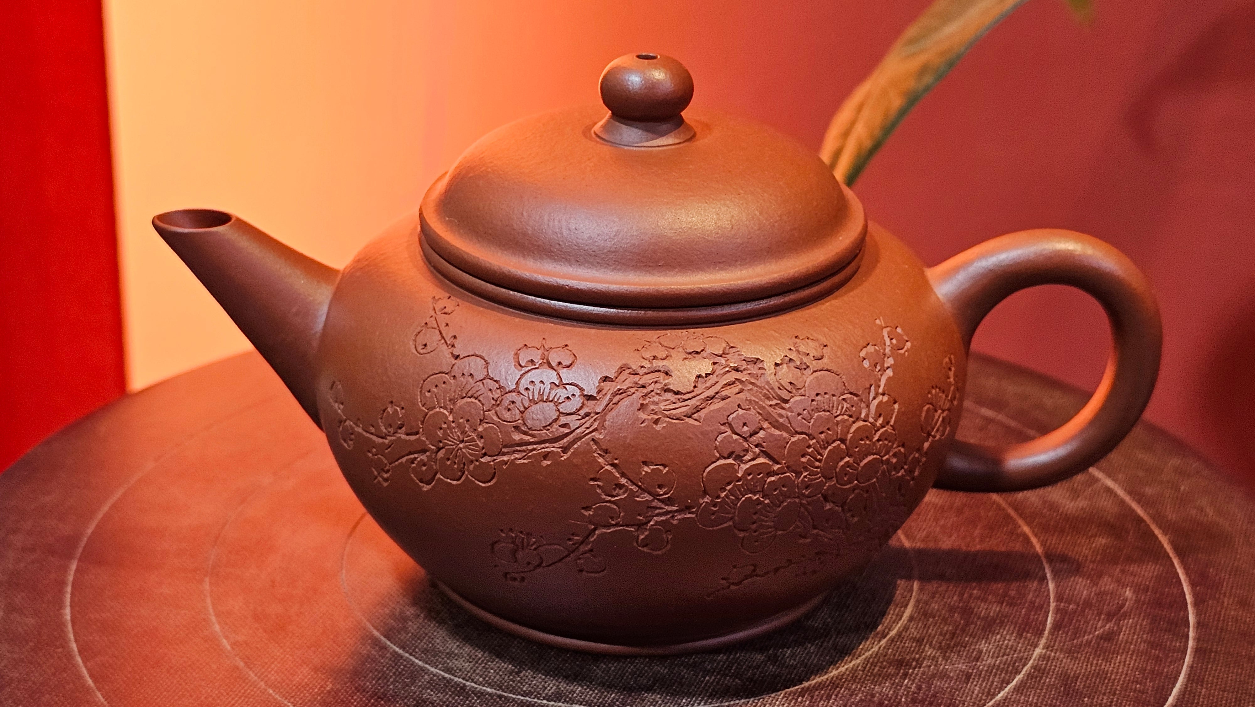 Shui Ping 水平, 155.5ml, Xiao Mei Yao Zhu Ni 小煤窑朱泥, by our Craftsman Chen Yue Fei 陈跃飞, Plum Blossoms Engraving by Craftsman Yi De Shu 一德书 ~!Congratulations to Mr A.D.P.! 1127hrs 12th Nov 2025, Forest! Belgium🇧🇪!