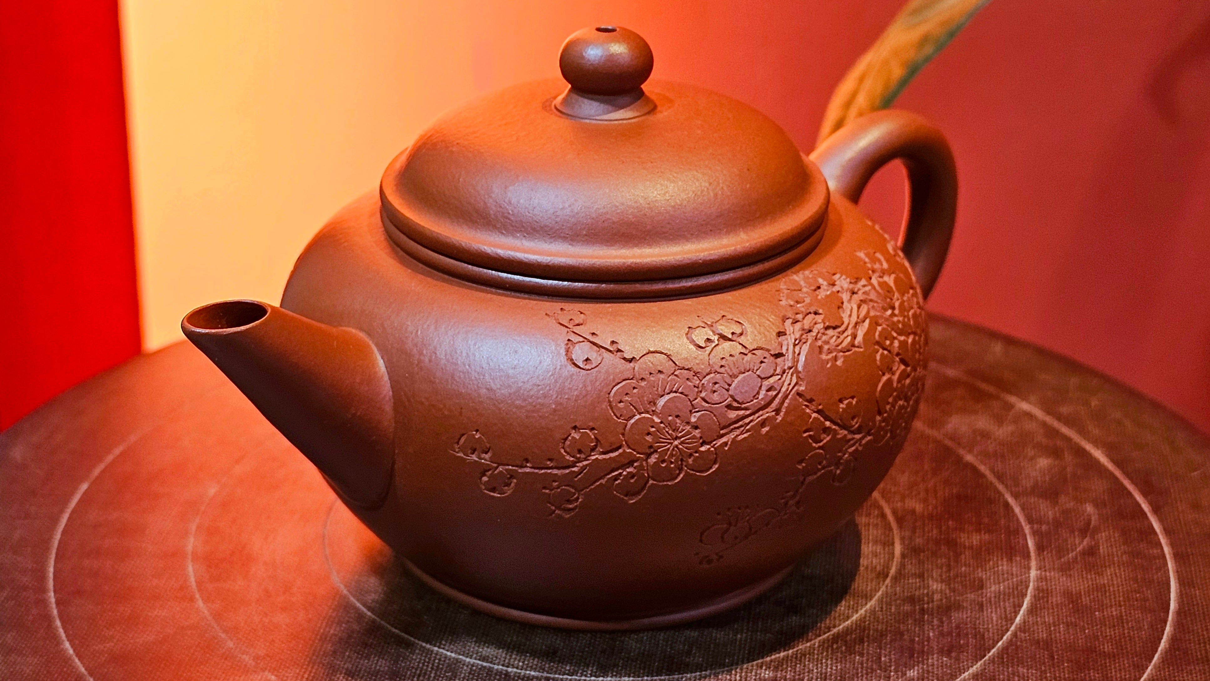 Shui Ping 水平, 155.5ml, Xiao Mei Yao Zhu Ni 小煤窑朱泥, by our Craftsman Chen Yue Fei 陈跃飞, Plum Blossoms Engraving by Craftsman Yi De Shu 一德书 ~!Congratulations to Mr A.D.P.! 1127hrs 12th Nov 2025, Forest! Belgium🇧🇪!