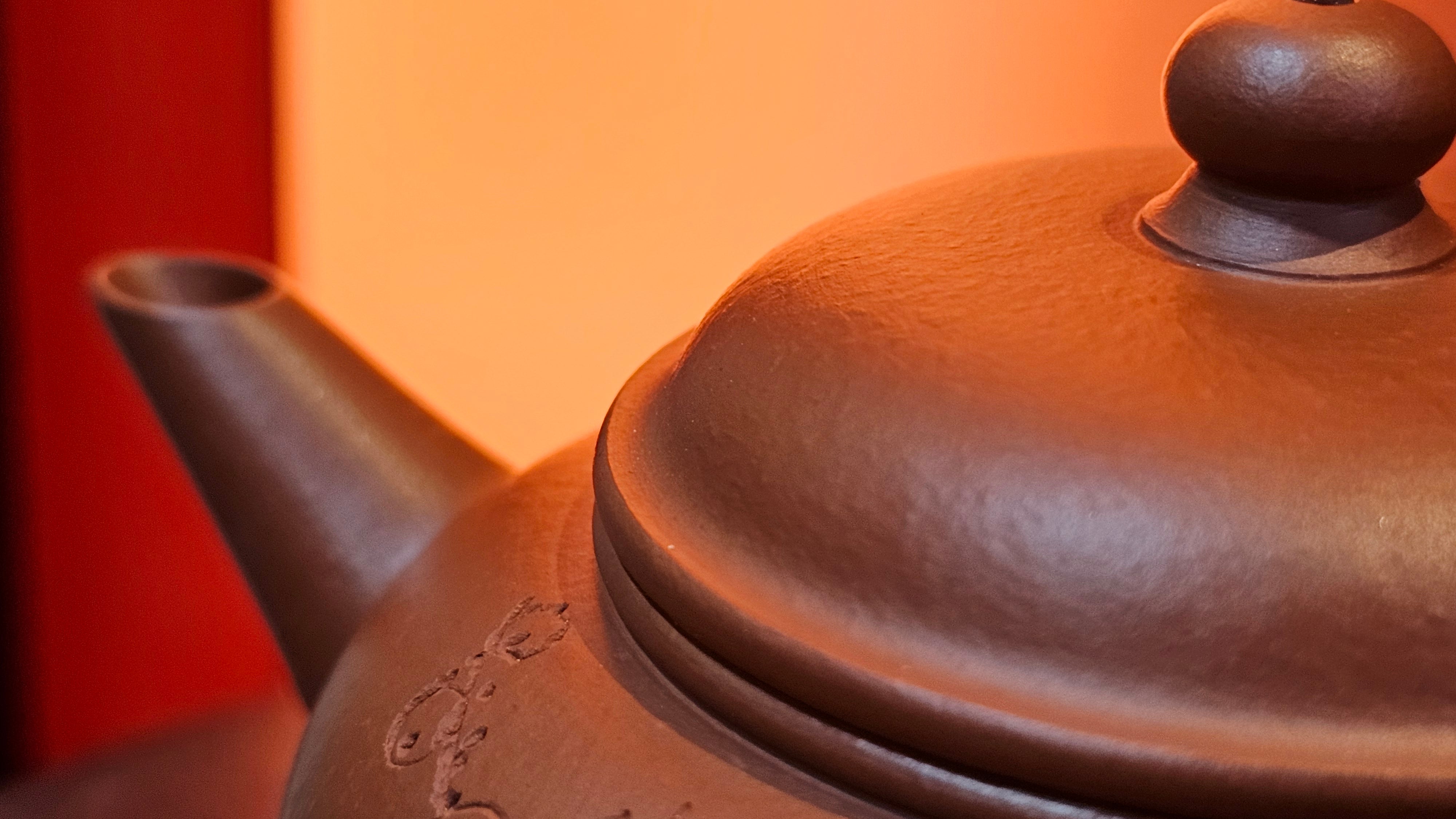 Shui Ping 水平, 155.5ml, Xiao Mei Yao Zhu Ni 小煤窑朱泥, by our Craftsman Chen Yue Fei 陈跃飞, Plum Blossoms Engraving by Craftsman Yi De Shu 一德书 ~!Congratulations to Mr A.D.P.! 1127hrs 12th Nov 2025, Forest! Belgium🇧🇪!