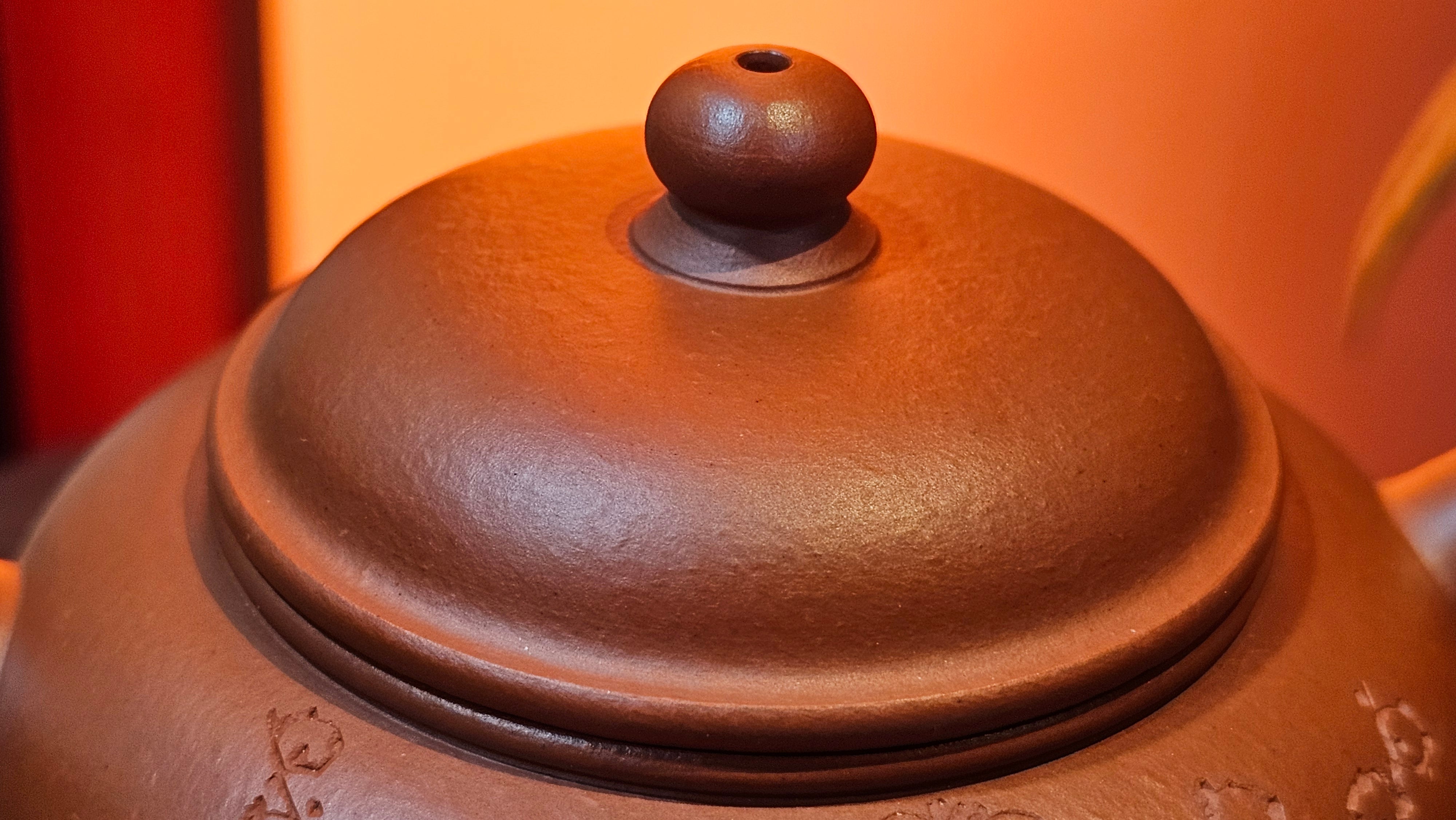 Shui Ping 水平, 155.5ml, Xiao Mei Yao Zhu Ni 小煤窑朱泥, by our Craftsman Chen Yue Fei 陈跃飞, Plum Blossoms Engraving by Craftsman Yi De Shu 一德书 ~!Congratulations to Mr A.D.P.! 1127hrs 12th Nov 2025, Forest! Belgium🇧🇪!