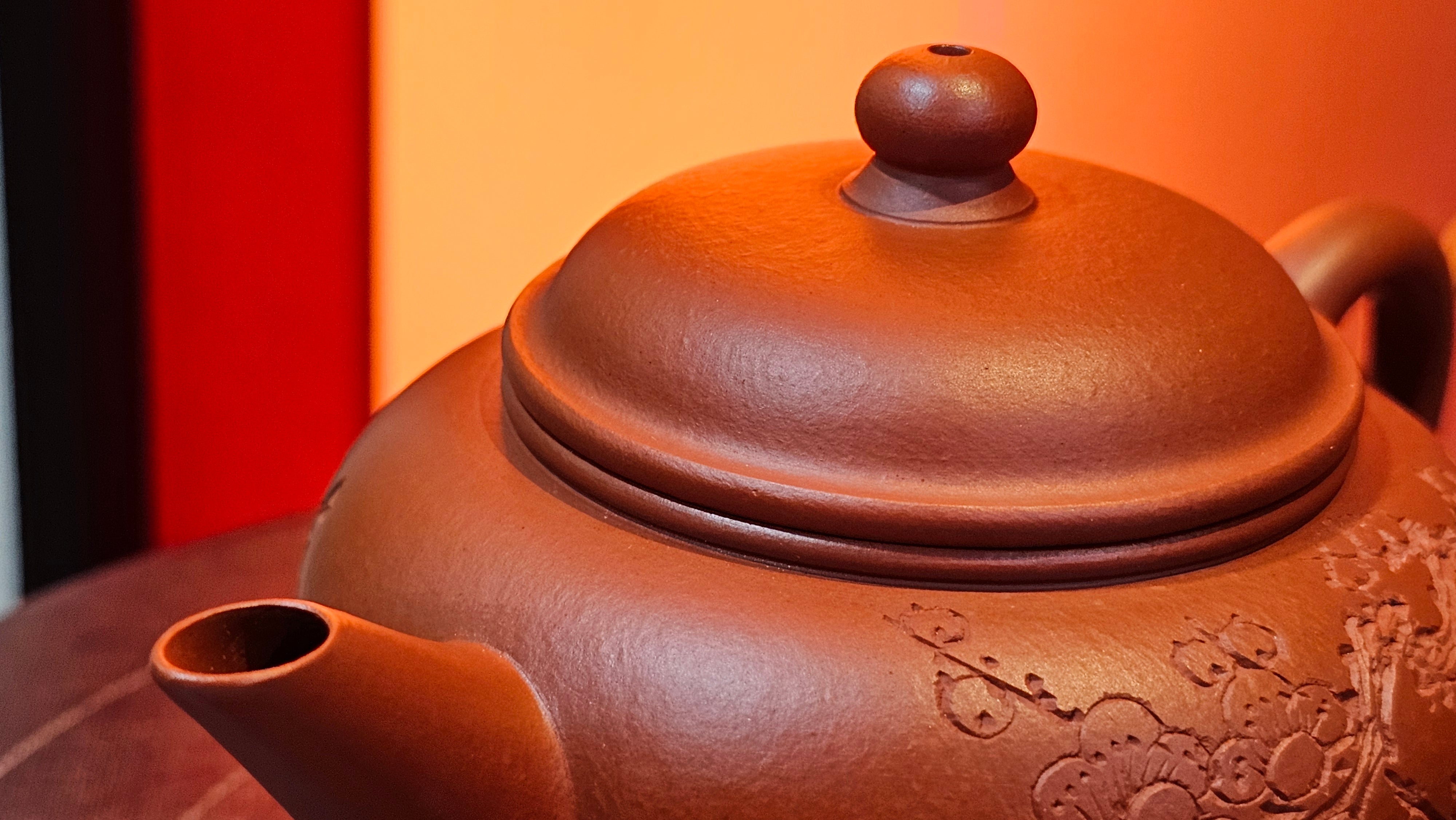 Shui Ping 水平, 155.5ml, Xiao Mei Yao Zhu Ni 小煤窑朱泥, by our Craftsman Chen Yue Fei 陈跃飞, Plum Blossoms Engraving by Craftsman Yi De Shu 一德书 ~!Congratulations to Mr A.D.P.! 1127hrs 12th Nov 2025, Forest! Belgium🇧🇪!