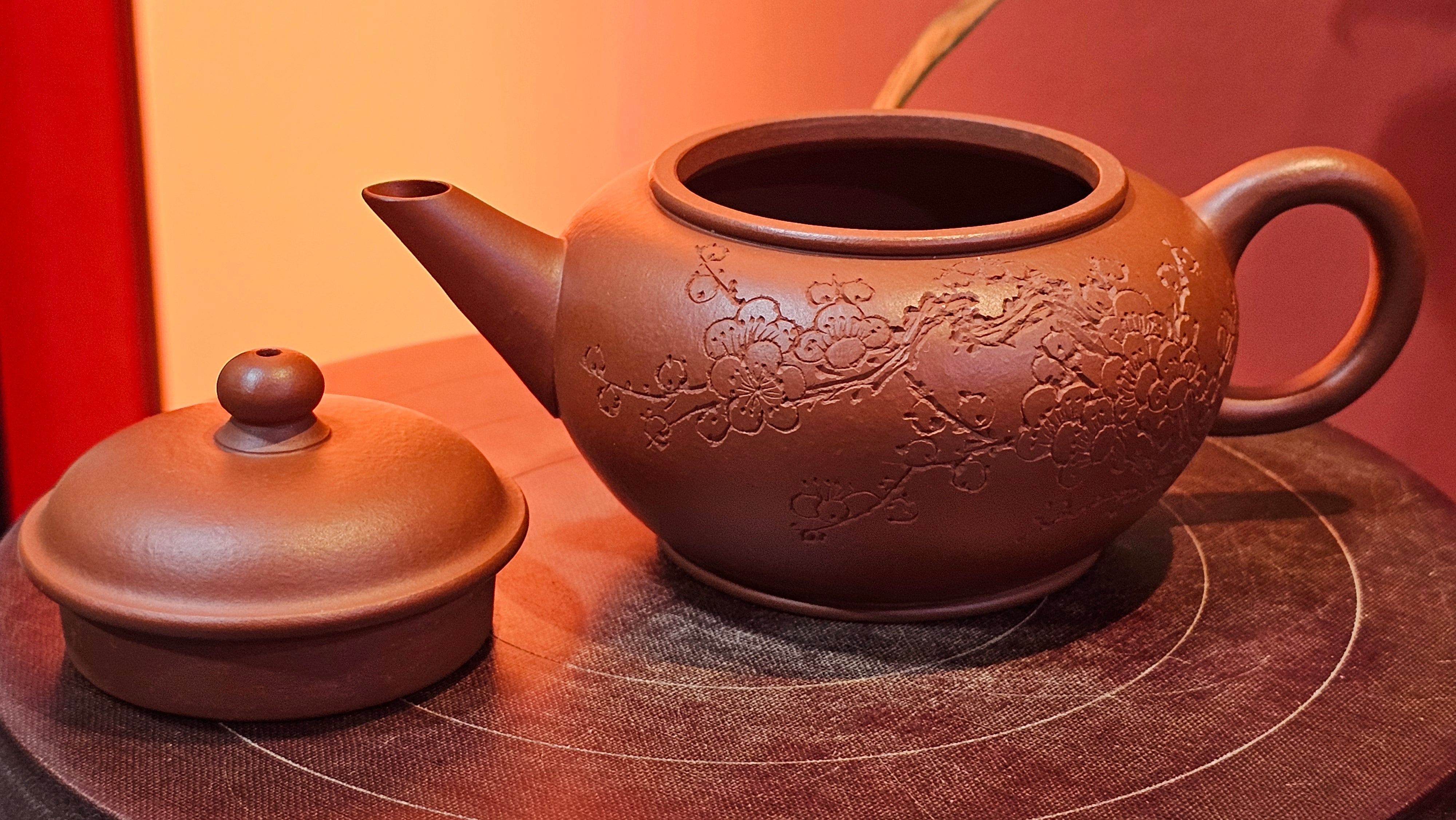 Shui Ping 水平, 155.5ml, Xiao Mei Yao Zhu Ni 小煤窑朱泥, by our Craftsman Chen Yue Fei 陈跃飞, Plum Blossoms Engraving by Craftsman Yi De Shu 一德书 ~!Congratulations to Mr A.D.P.! 1127hrs 12th Nov 2025, Forest! Belgium🇧🇪!