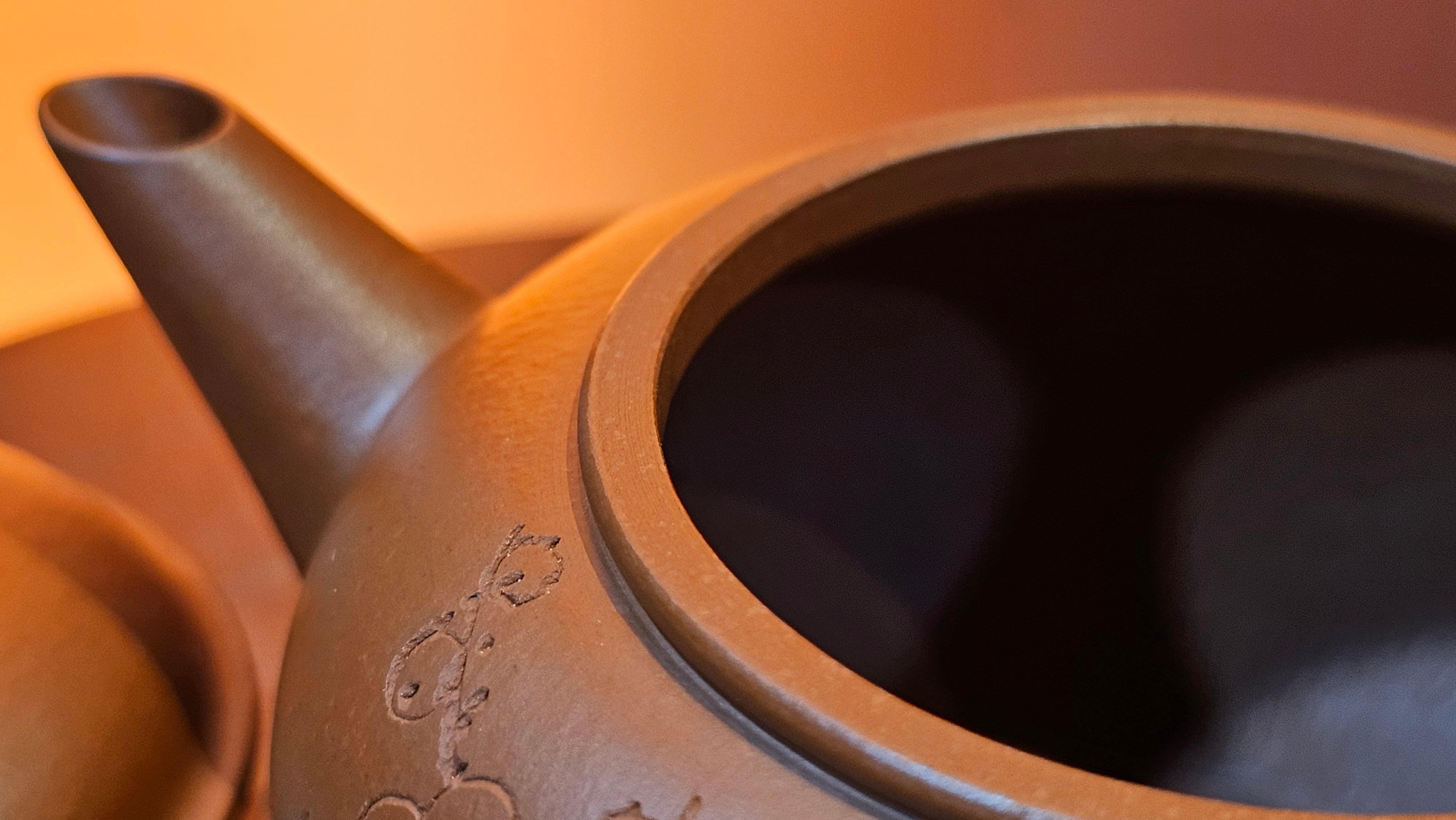 Shui Ping 水平, 155.5ml, Xiao Mei Yao Zhu Ni 小煤窑朱泥, by our Craftsman Chen Yue Fei 陈跃飞, Plum Blossoms Engraving by Craftsman Yi De Shu 一德书 ~!Congratulations to Mr A.D.P.! 1127hrs 12th Nov 2025, Forest! Belgium🇧🇪!