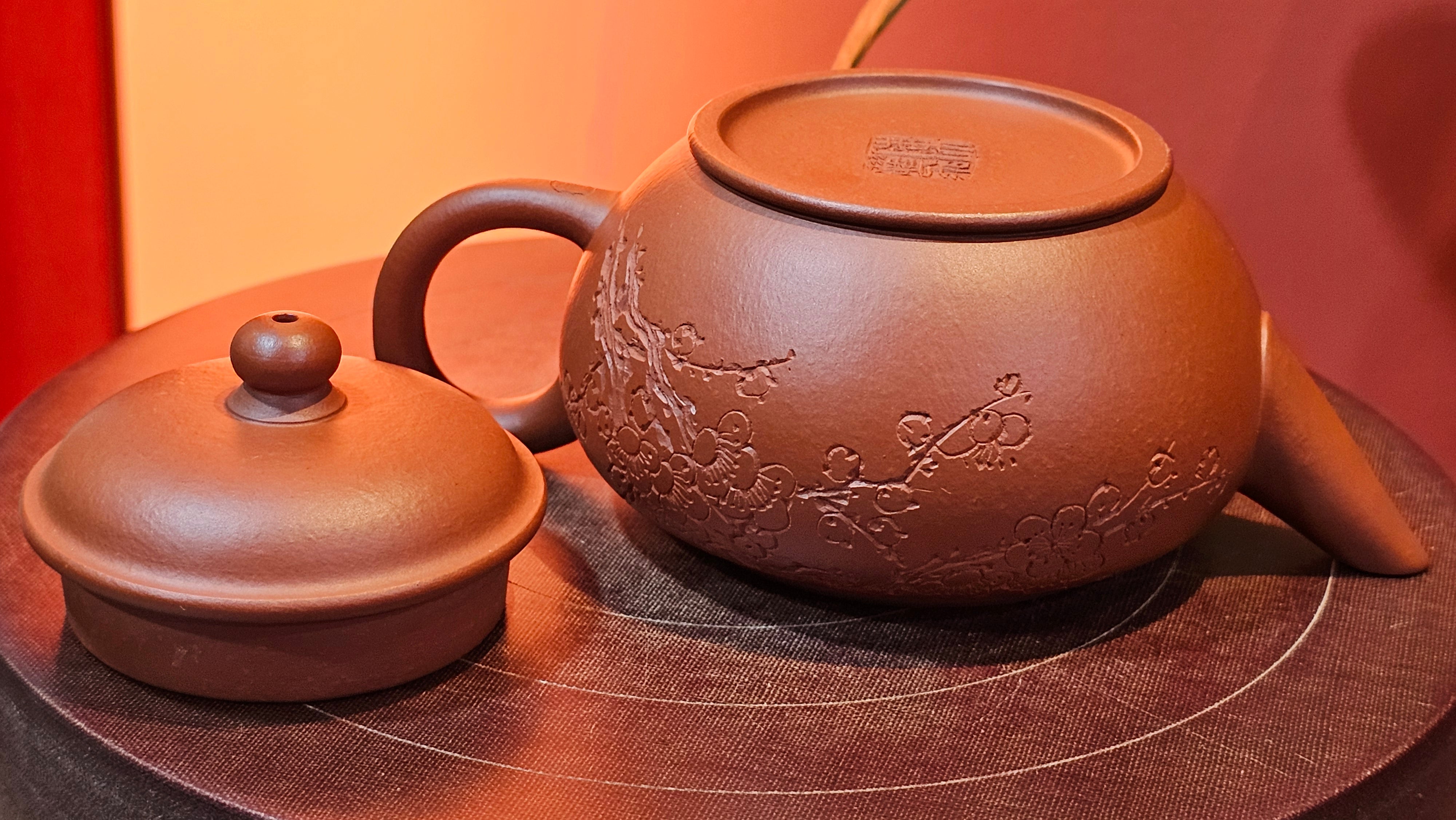 Shui Ping 水平, 155.5ml, Xiao Mei Yao Zhu Ni 小煤窑朱泥, by our Craftsman Chen Yue Fei 陈跃飞, Plum Blossoms Engraving by Craftsman Yi De Shu 一德书 ~!Congratulations to Mr A.D.P.! 1127hrs 12th Nov 2025, Forest! Belgium🇧🇪!