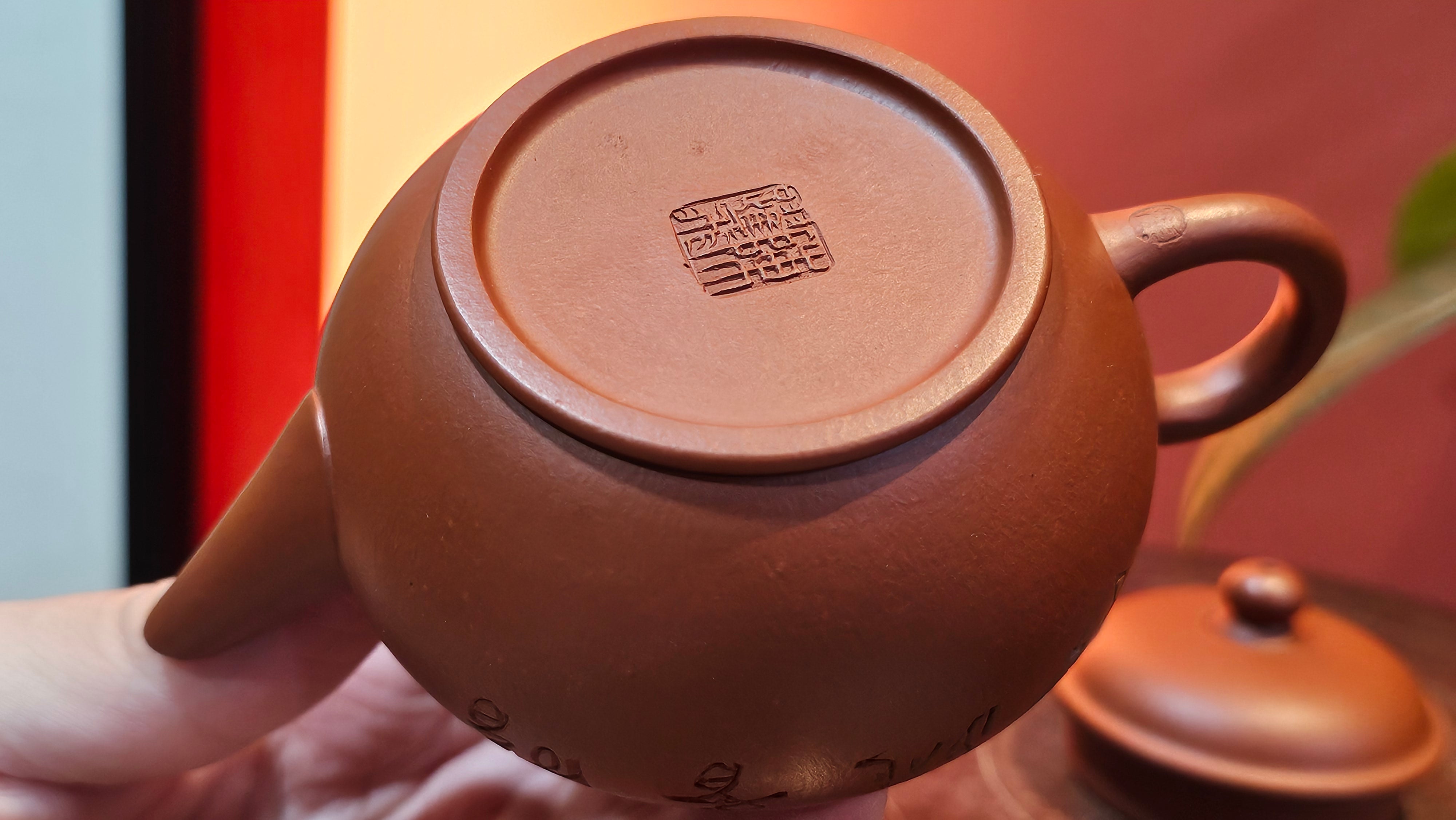 Shui Ping 水平, 155.5ml, Xiao Mei Yao Zhu Ni 小煤窑朱泥, by our Craftsman Chen Yue Fei 陈跃飞, Plum Blossoms Engraving by Craftsman Yi De Shu 一德书 ~!Congratulations to Mr A.D.P.! 1127hrs 12th Nov 2025, Forest! Belgium🇧🇪!