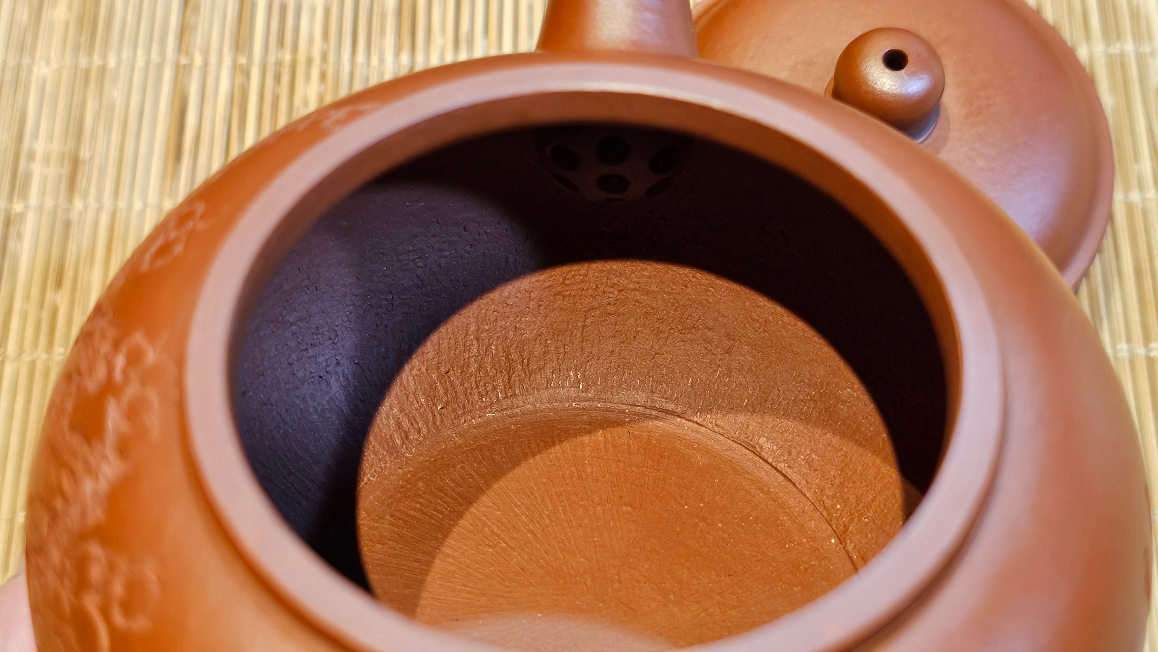 Shui Ping 水平, 155.5ml, Xiao Mei Yao Zhu Ni 小煤窑朱泥, by our Craftsman Chen Yue Fei 陈跃飞, Plum Blossoms Engraving by Craftsman Yi De Shu 一德书 ~!Congratulations to Mr A.D.P.! 1127hrs 12th Nov 2025, Forest! Belgium🇧🇪!