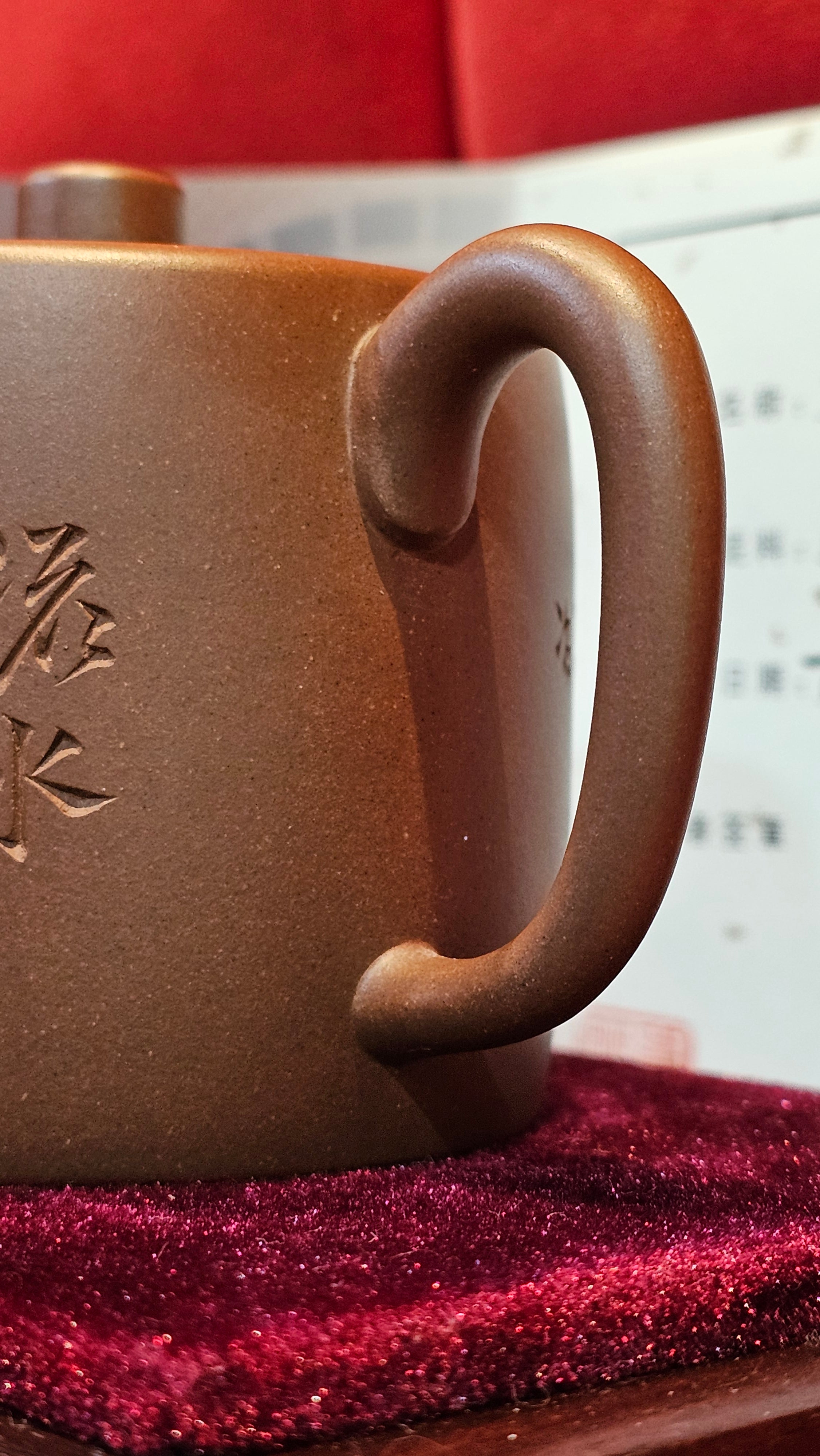 《益寿延年》"Yi Shou Yan Nian", 251.3ml, AUSPICIOUS. Longevity Blessing! Lid Top Clay Sculpting, Poem Engraving, Crafted with Cao Family's Di Cao Qing By Assoc Master Artist Zhang Ke ~ Congratulations to Mr J.C.K.! 1909hrs 27th Nov 2025, Rio Rancho! NM!