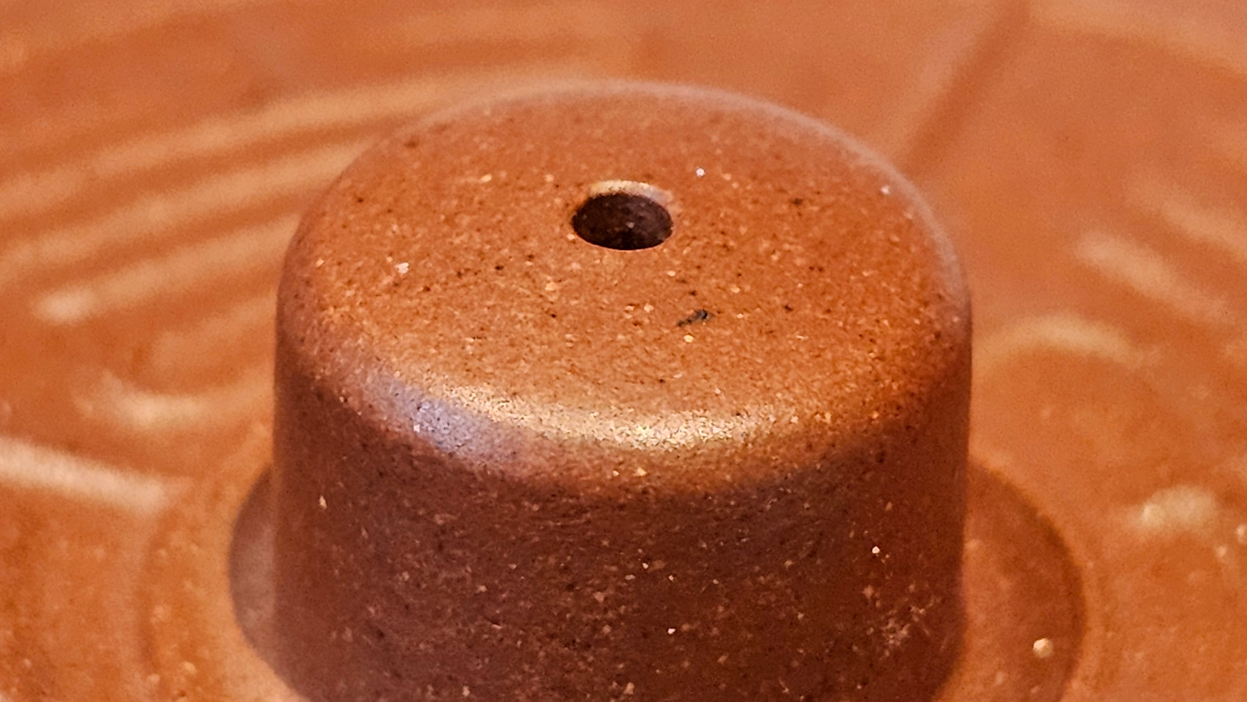 《益寿延年》"Yi Shou Yan Nian", 251.3ml, AUSPICIOUS. Longevity Blessing! Lid Top Clay Sculpting, Poem Engraving, Crafted with Cao Family's Di Cao Qing By Assoc Master Artist Zhang Ke ~ Congratulations to Mr J.C.K.! 1909hrs 27th Nov 2025, Rio Rancho! NM!