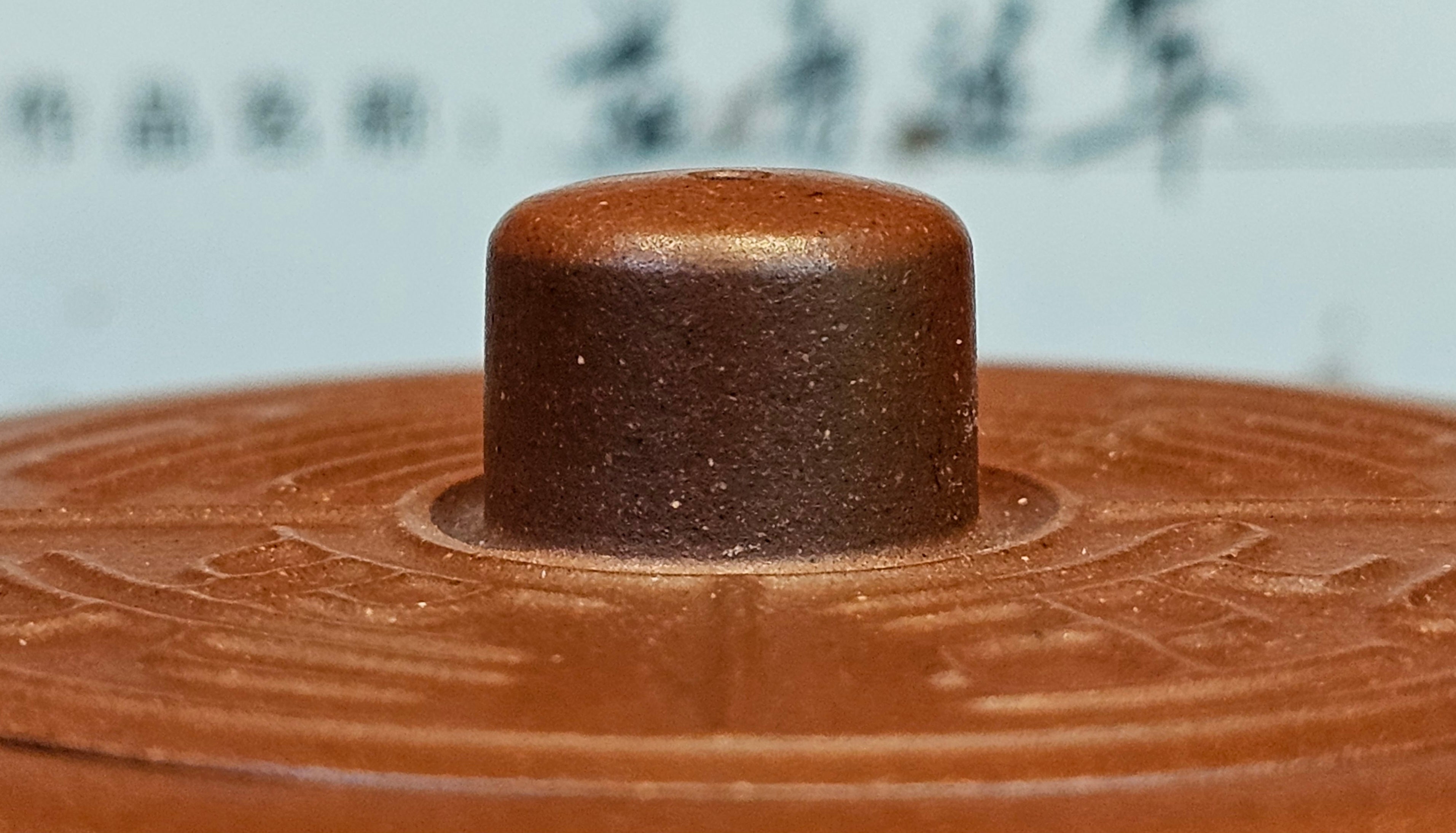 《益寿延年》"Yi Shou Yan Nian", 251.3ml, AUSPICIOUS. Longevity Blessing! Lid Top Clay Sculpting, Poem Engraving, Crafted with Cao Family's Di Cao Qing By Assoc Master Artist Zhang Ke ~ Congratulations to Mr J.C.K.! 1909hrs 27th Nov 2025, Rio Rancho! NM!