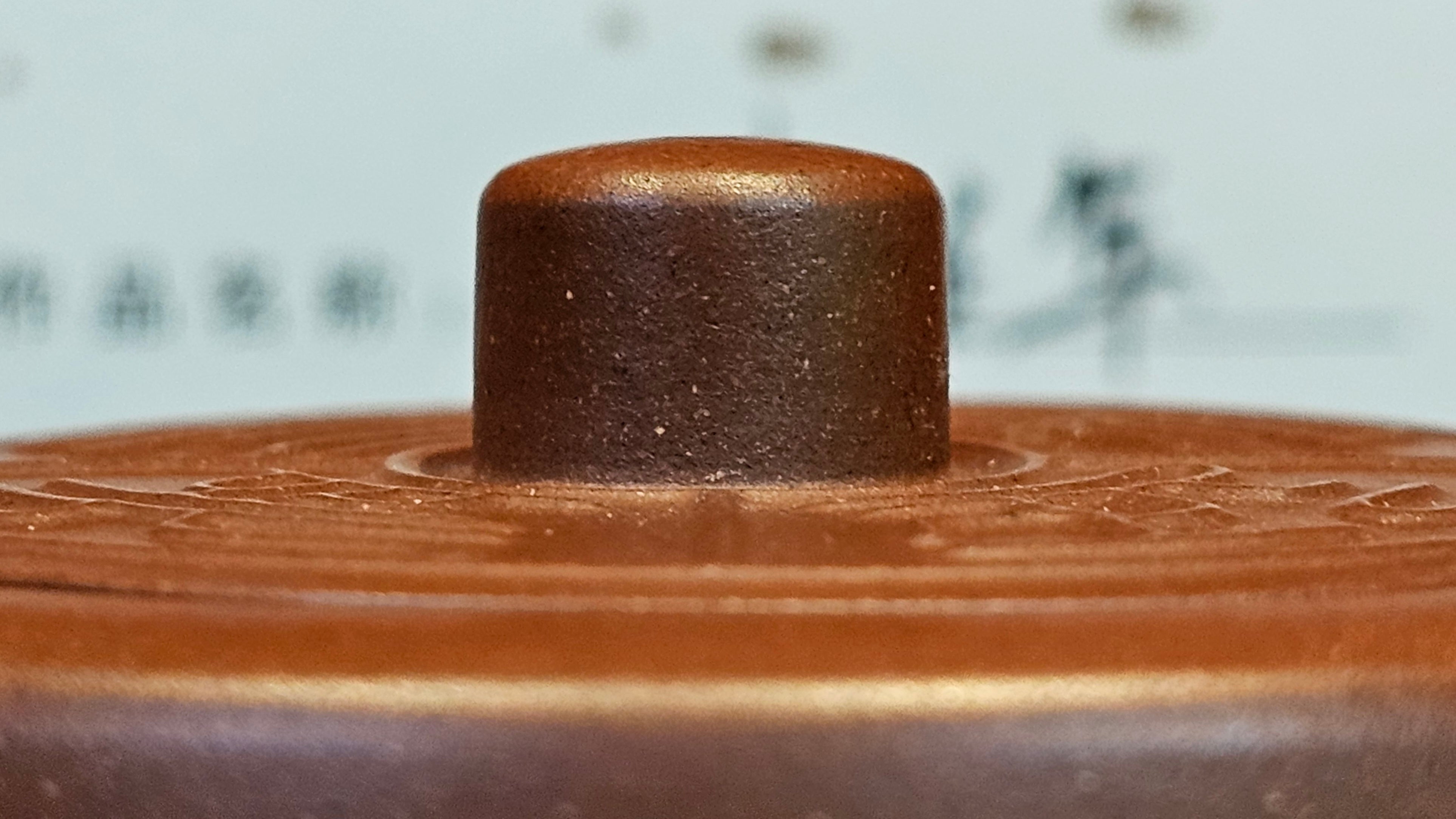 《益寿延年》"Yi Shou Yan Nian", 251.3ml, AUSPICIOUS. Longevity Blessing! Lid Top Clay Sculpting, Poem Engraving, Crafted with Cao Family's Di Cao Qing By Assoc Master Artist Zhang Ke ~ Congratulations to Mr J.C.K.! 1909hrs 27th Nov 2025, Rio Rancho! NM!