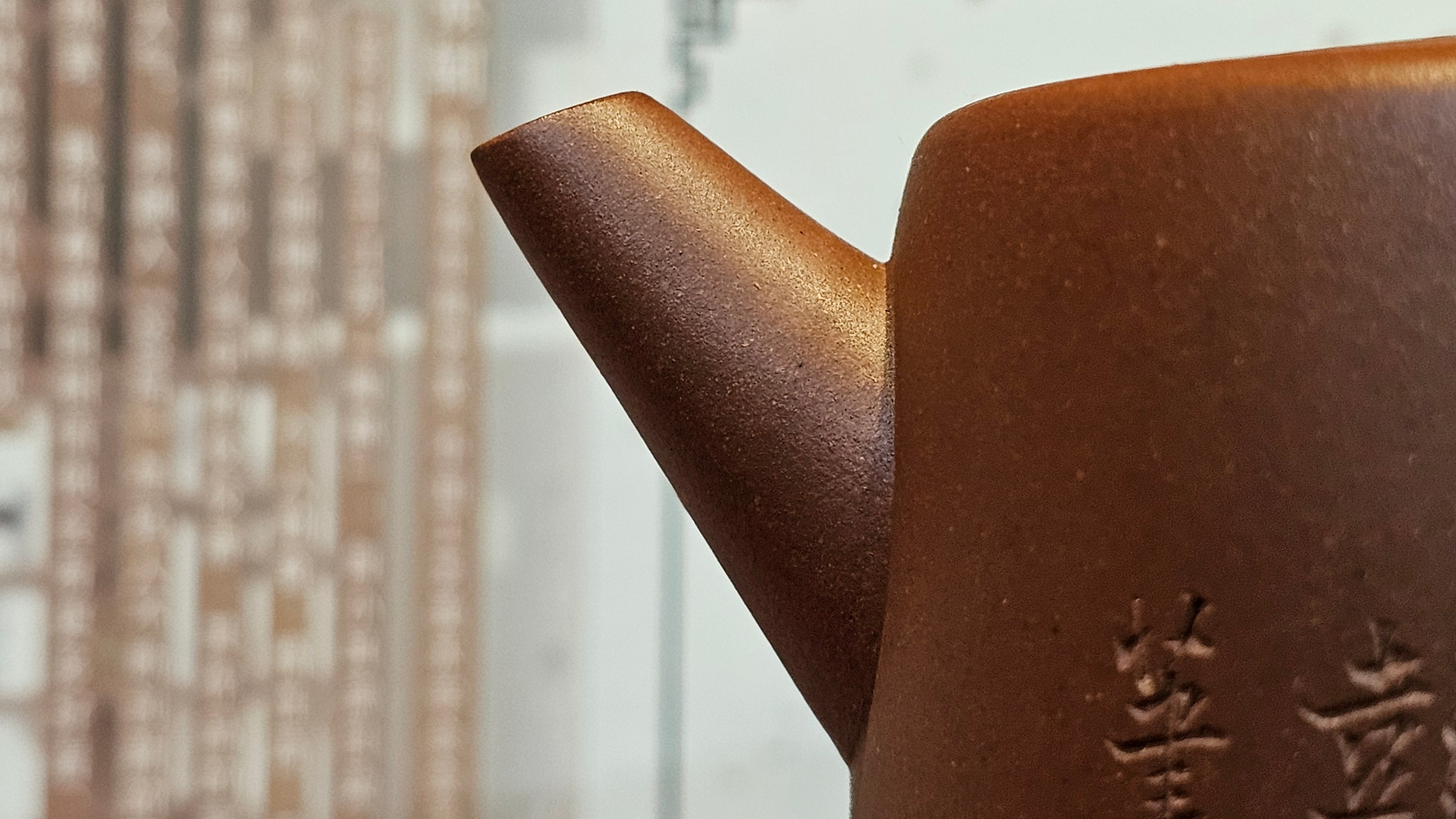 《益寿延年》"Yi Shou Yan Nian", 251.3ml, AUSPICIOUS. Longevity Blessing! Lid Top Clay Sculpting, Poem Engraving, Crafted with Cao Family's Di Cao Qing By Assoc Master Artist Zhang Ke ~ Congratulations to Mr J.C.K.! 1909hrs 27th Nov 2025, Rio Rancho! NM!