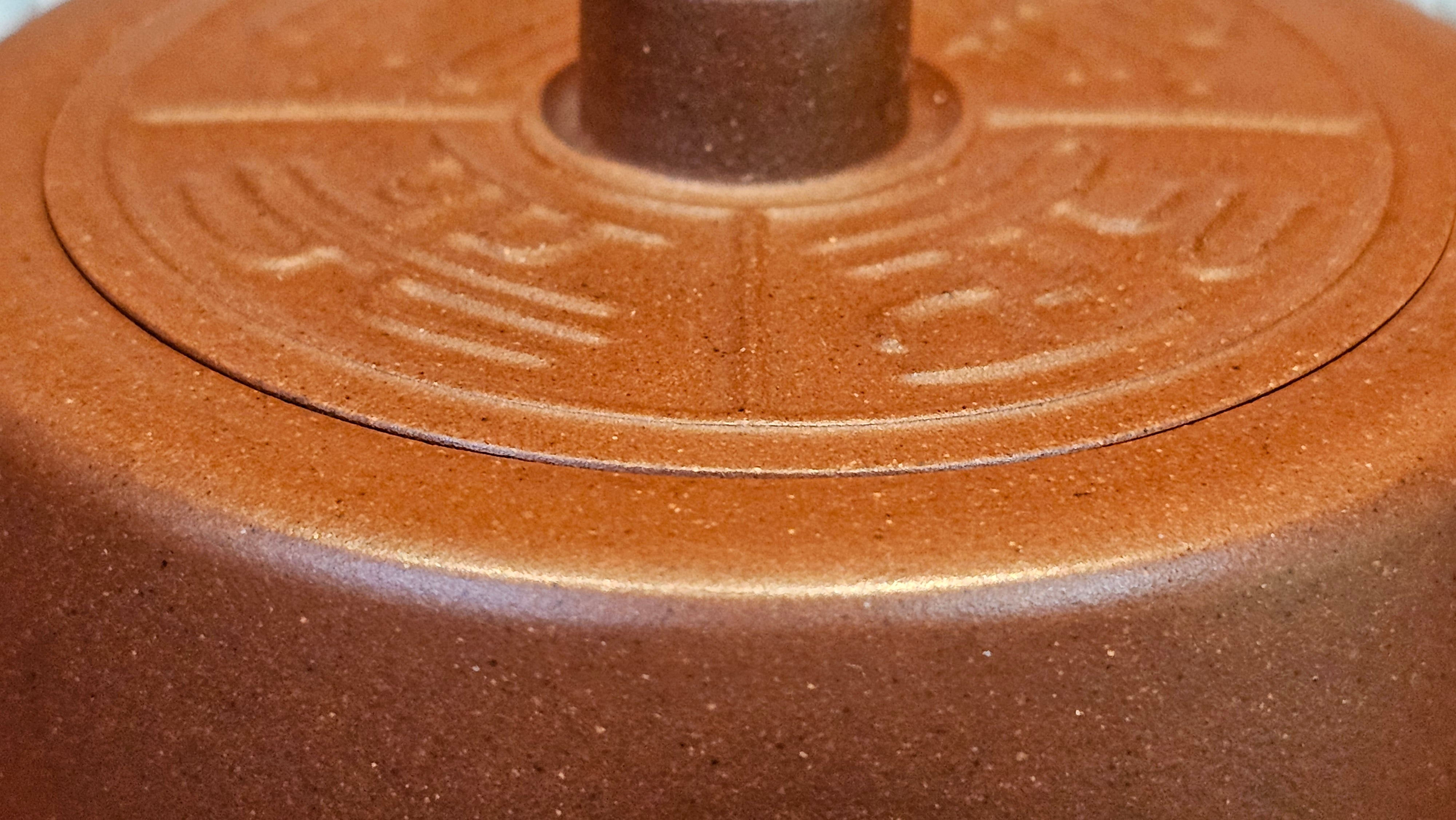 《益寿延年》"Yi Shou Yan Nian", 251.3ml, AUSPICIOUS. Longevity Blessing! Lid Top Clay Sculpting, Poem Engraving, Crafted with Cao Family's Di Cao Qing By Assoc Master Artist Zhang Ke ~ Congratulations to Mr J.C.K.! 1909hrs 27th Nov 2025, Rio Rancho! NM!