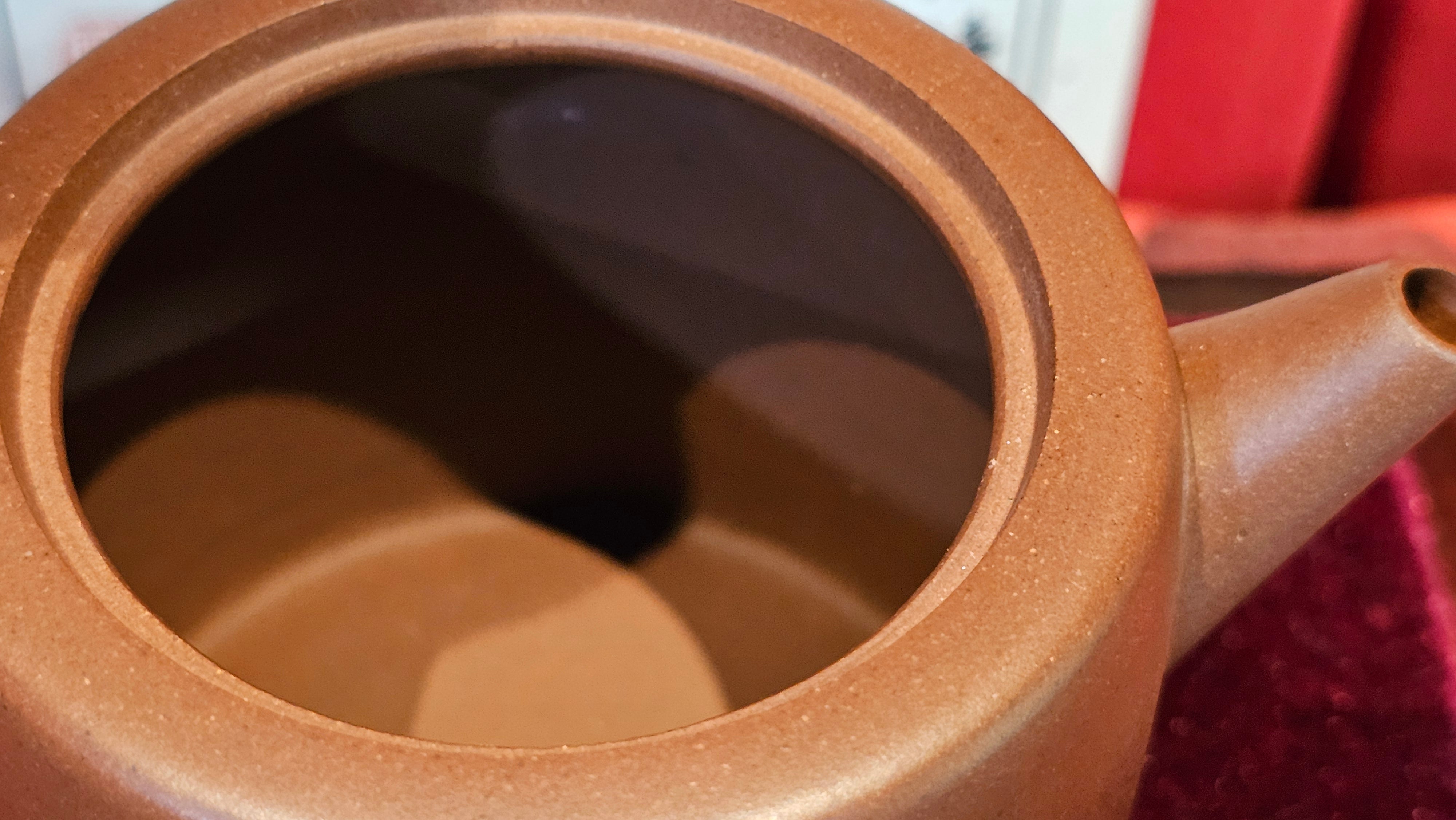 《益寿延年》"Yi Shou Yan Nian", 251.3ml, AUSPICIOUS. Longevity Blessing! Lid Top Clay Sculpting, Poem Engraving, Crafted with Cao Family's Di Cao Qing By Assoc Master Artist Zhang Ke ~ Congratulations to Mr J.C.K.! 1909hrs 27th Nov 2025, Rio Rancho! NM!