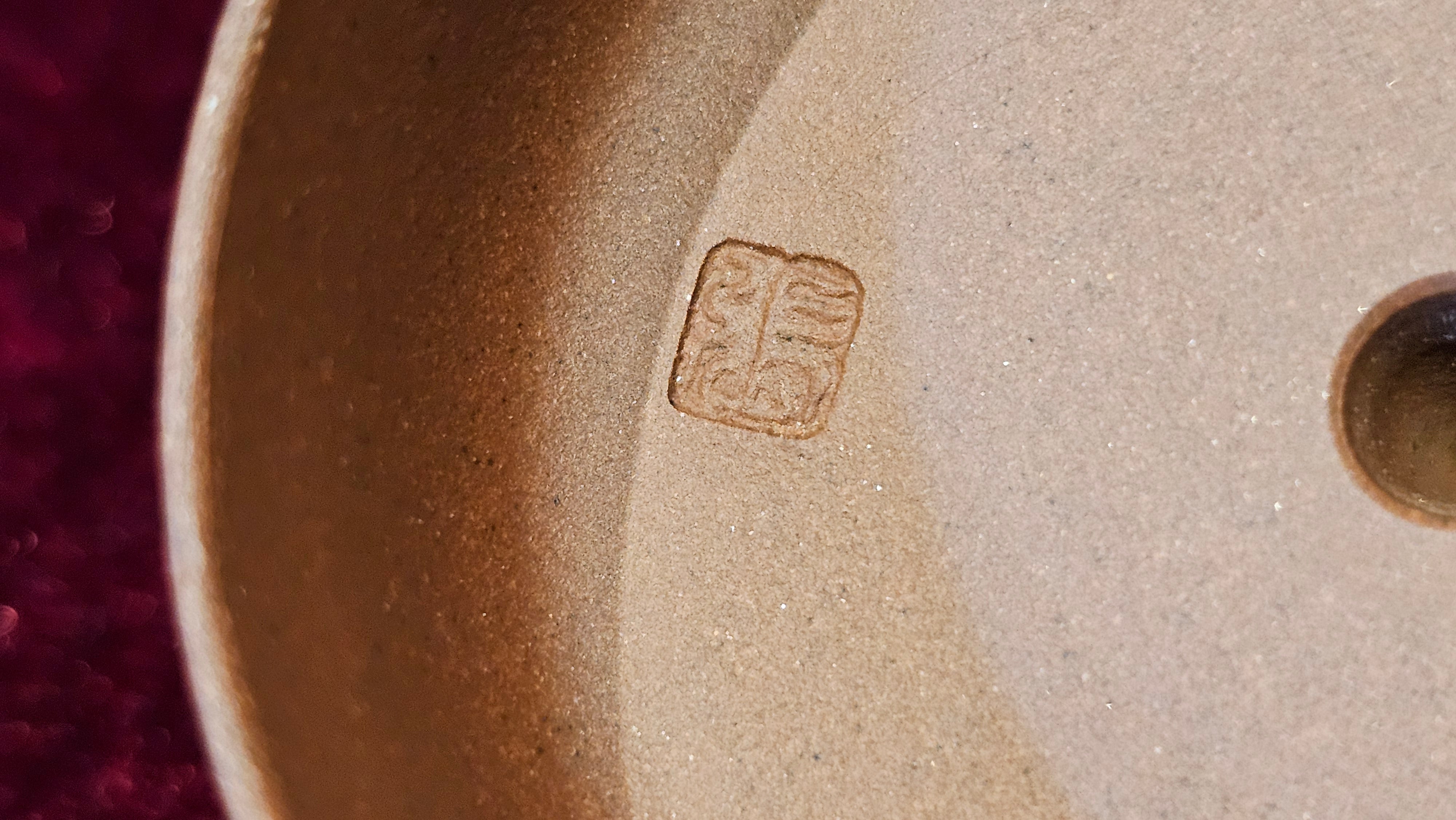 《益寿延年》"Yi Shou Yan Nian", 251.3ml, AUSPICIOUS. Longevity Blessing! Lid Top Clay Sculpting, Poem Engraving, Crafted with Cao Family's Di Cao Qing By Assoc Master Artist Zhang Ke ~ Congratulations to Mr J.C.K.! 1909hrs 27th Nov 2025, Rio Rancho! NM!