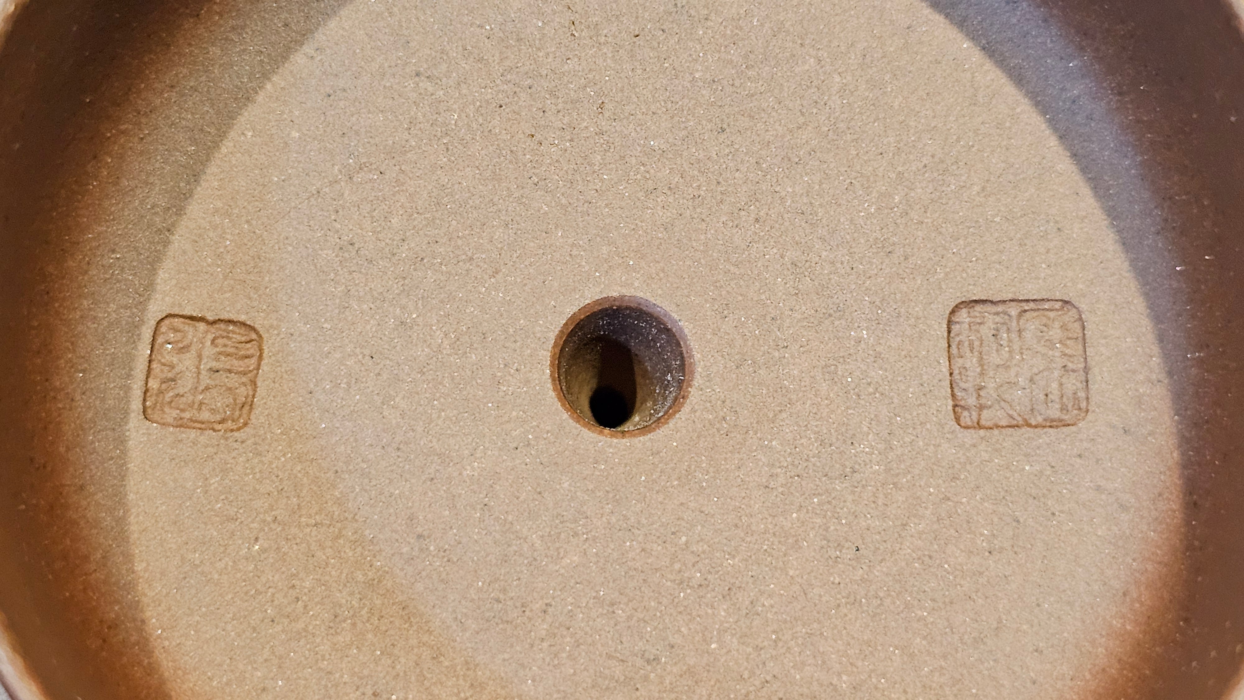 《益寿延年》"Yi Shou Yan Nian", 251.3ml, AUSPICIOUS. Longevity Blessing! Lid Top Clay Sculpting, Poem Engraving, Crafted with Cao Family's Di Cao Qing By Assoc Master Artist Zhang Ke ~ Congratulations to Mr J.C.K.! 1909hrs 27th Nov 2025, Rio Rancho! NM!