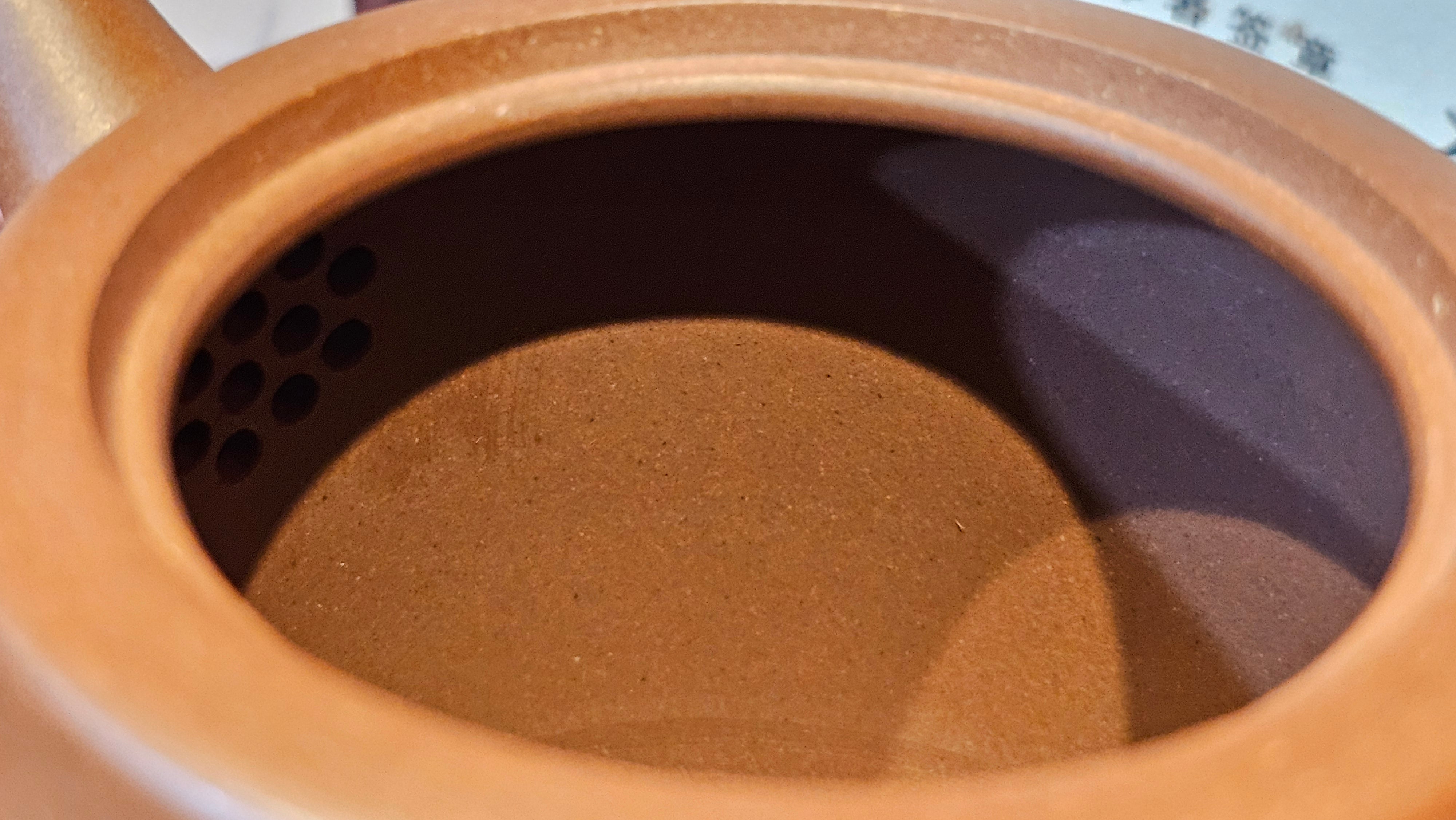 《益寿延年》"Yi Shou Yan Nian", 251.3ml, AUSPICIOUS. Longevity Blessing! Lid Top Clay Sculpting, Poem Engraving, Crafted with Cao Family's Di Cao Qing By Assoc Master Artist Zhang Ke ~ Congratulations to Mr J.C.K.! 1909hrs 27th Nov 2025, Rio Rancho! NM!