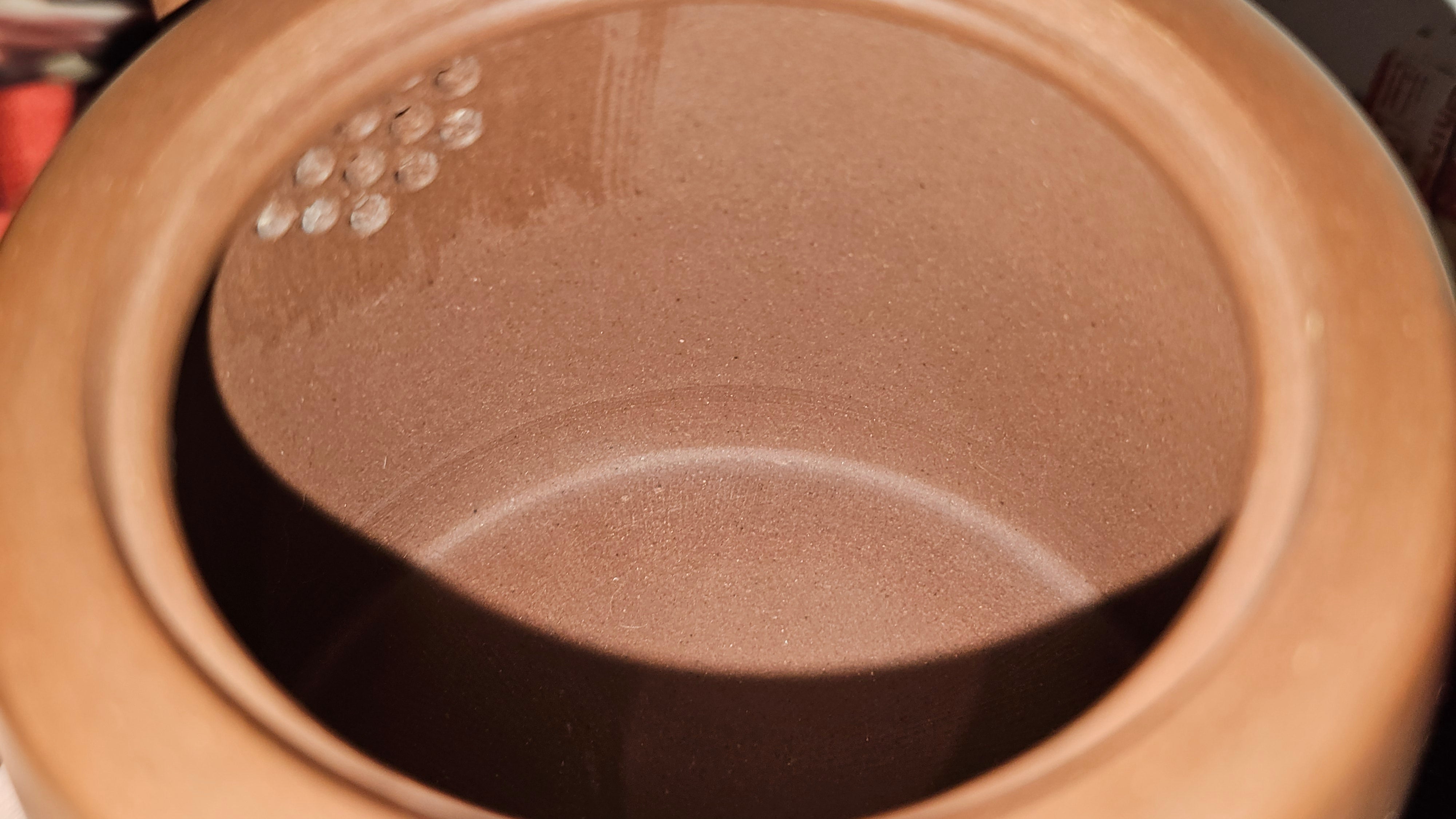 《益寿延年》"Yi Shou Yan Nian", 251.3ml, AUSPICIOUS. Longevity Blessing! Lid Top Clay Sculpting, Poem Engraving, Crafted with Cao Family's Di Cao Qing By Assoc Master Artist Zhang Ke ~ Congratulations to Mr J.C.K.! 1909hrs 27th Nov 2025, Rio Rancho! NM!