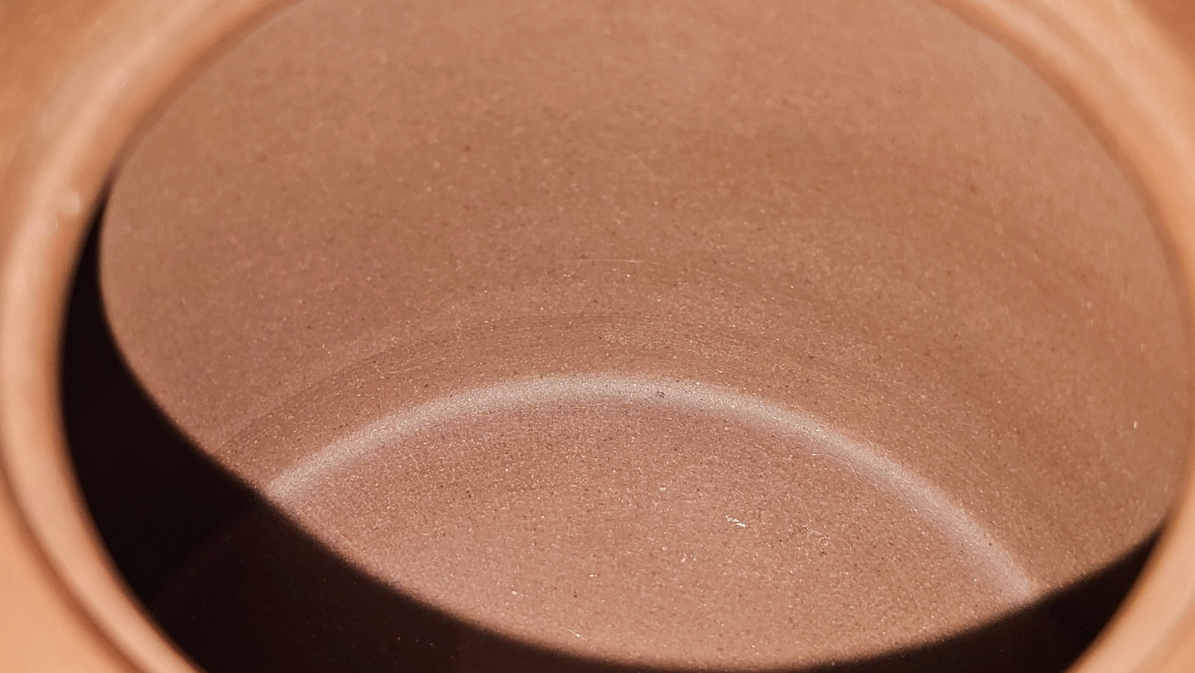 《益寿延年》"Yi Shou Yan Nian", 251.3ml, AUSPICIOUS. Longevity Blessing! Lid Top Clay Sculpting, Poem Engraving, Crafted with Cao Family's Di Cao Qing By Assoc Master Artist Zhang Ke ~ Congratulations to Mr J.C.K.! 1909hrs 27th Nov 2025, Rio Rancho! NM!