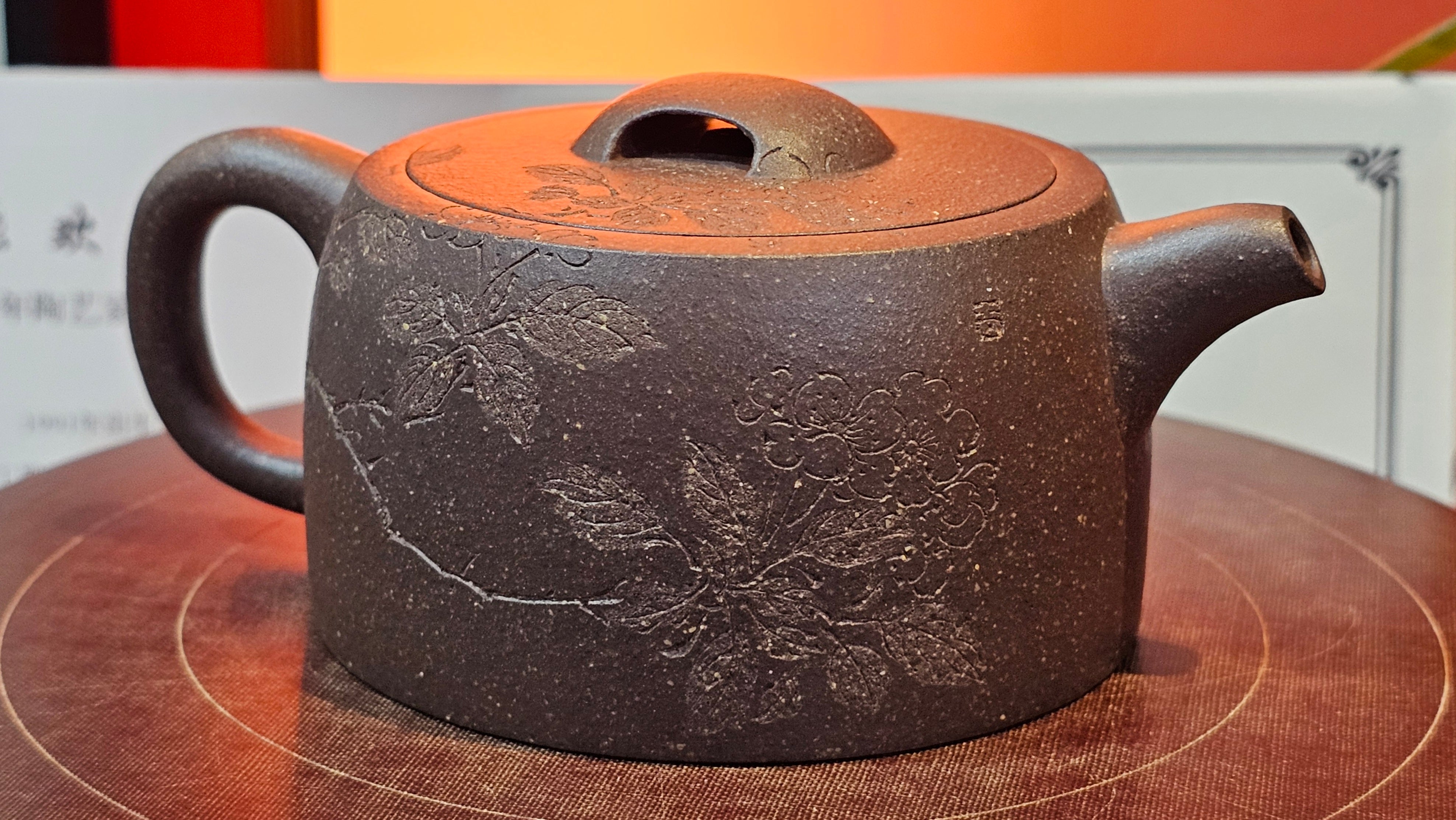 Niu Gai Jing Lan《牛盖井栏》, 166.2ml, Hei Zi Ni 黑紫泥, by our Craftsman Zhang Huan 张欢, with Plum Blossoms Engraving Art by Craftsman Nan Shan Lao Ren 南山老人 ~!Congratulations to Mr A.D.P.! 2359hrs 16th Nov 2025, Forest! Belgium🇧🇪!