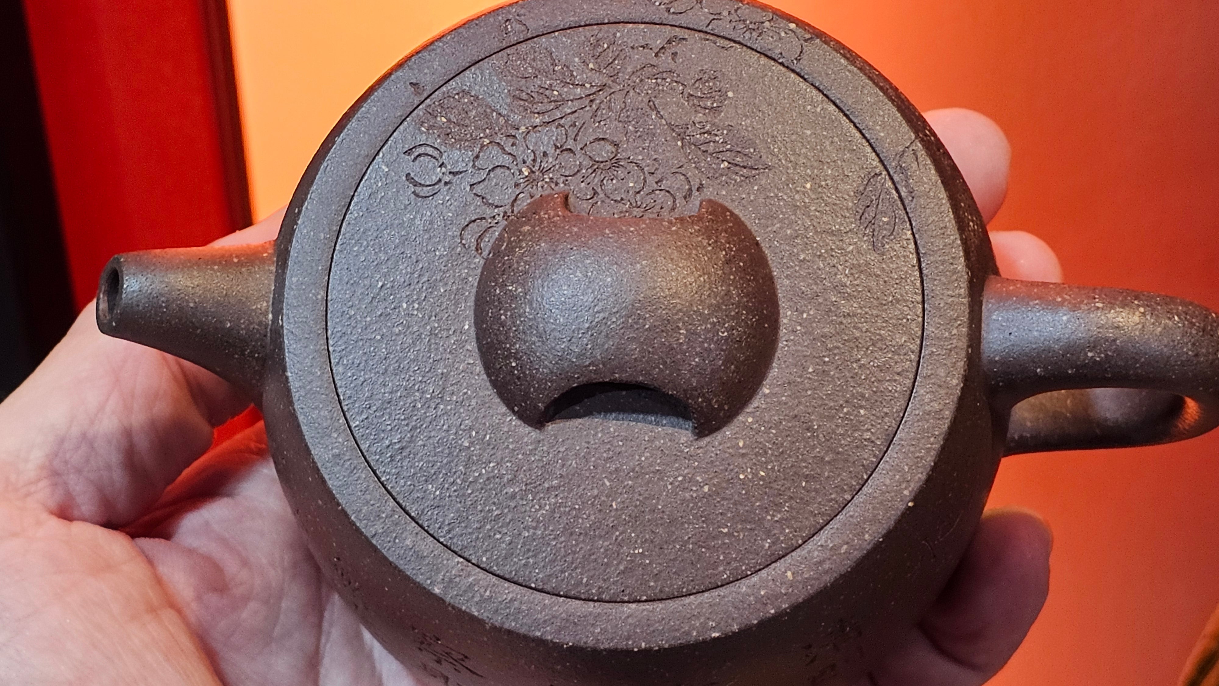 Niu Gai Jing Lan《牛盖井栏》, 166.2ml, Hei Zi Ni 黑紫泥, by our Craftsman Zhang Huan 张欢, with Plum Blossoms Engraving Art by Craftsman Nan Shan Lao Ren 南山老人 ~!Congratulations to Mr A.D.P.! 2359hrs 16th Nov 2025, Forest! Belgium🇧🇪!