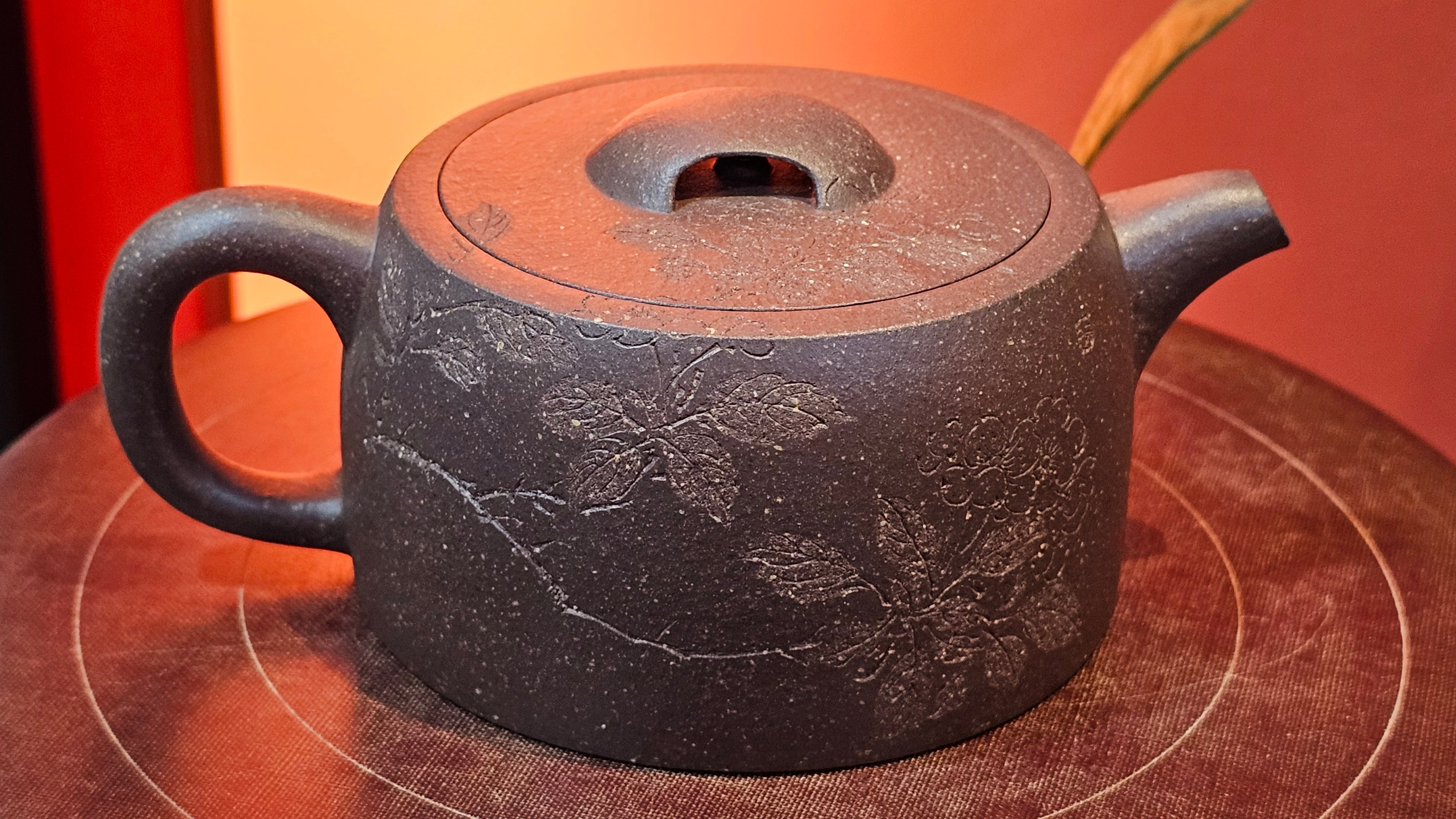 Niu Gai Jing Lan《牛盖井栏》, 166.2ml, Hei Zi Ni 黑紫泥, by our Craftsman Zhang Huan 张欢, with Plum Blossoms Engraving Art by Craftsman Nan Shan Lao Ren 南山老人 ~!Congratulations to Mr A.D.P.! 2359hrs 16th Nov 2025, Forest! Belgium🇧🇪!