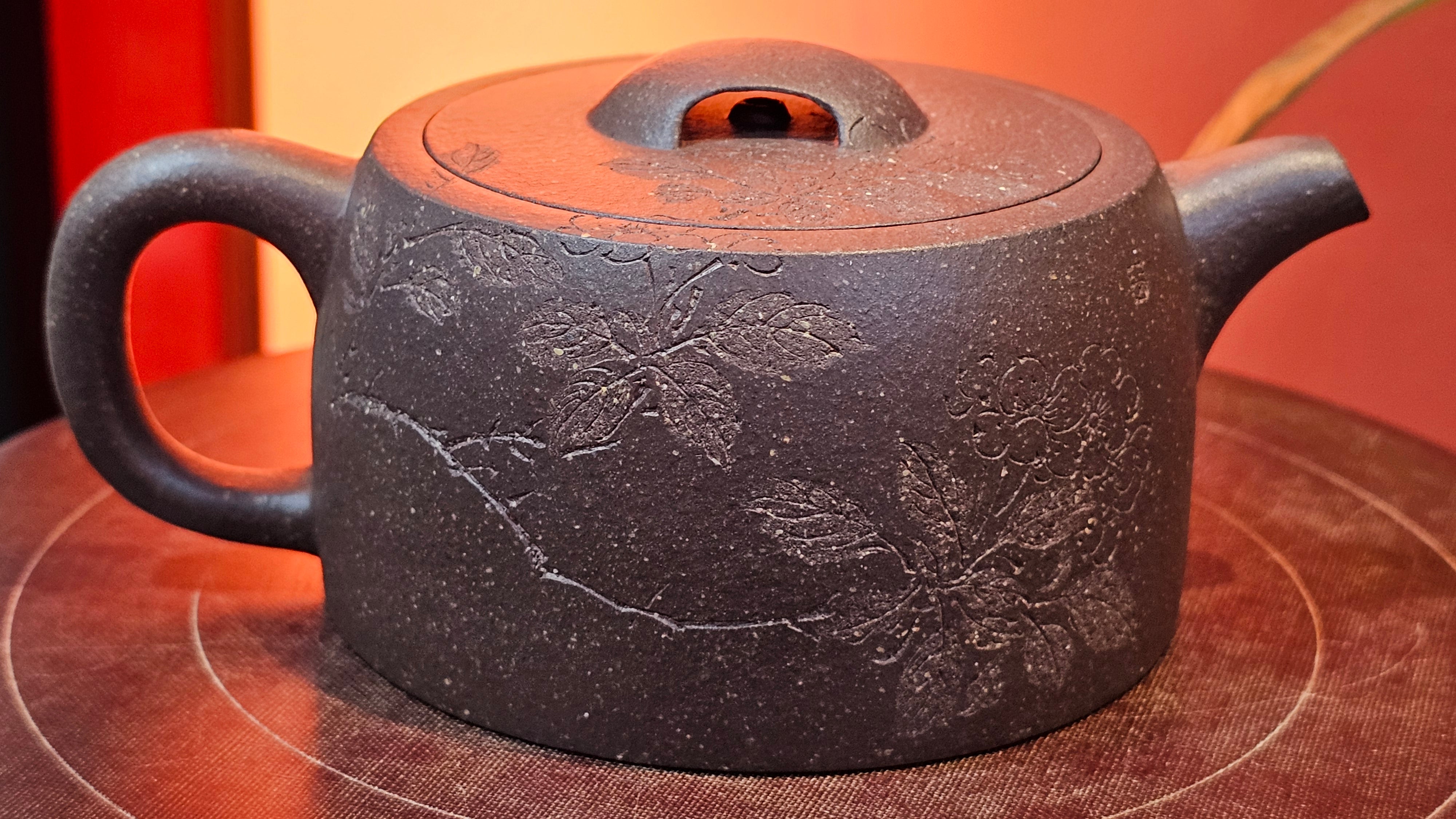 Niu Gai Jing Lan《牛盖井栏》, 166.2ml, Hei Zi Ni 黑紫泥, by our Craftsman Zhang Huan 张欢, with Plum Blossoms Engraving Art by Craftsman Nan Shan Lao Ren 南山老人 ~!Congratulations to Mr A.D.P.! 2359hrs 16th Nov 2025, Forest! Belgium🇧🇪!