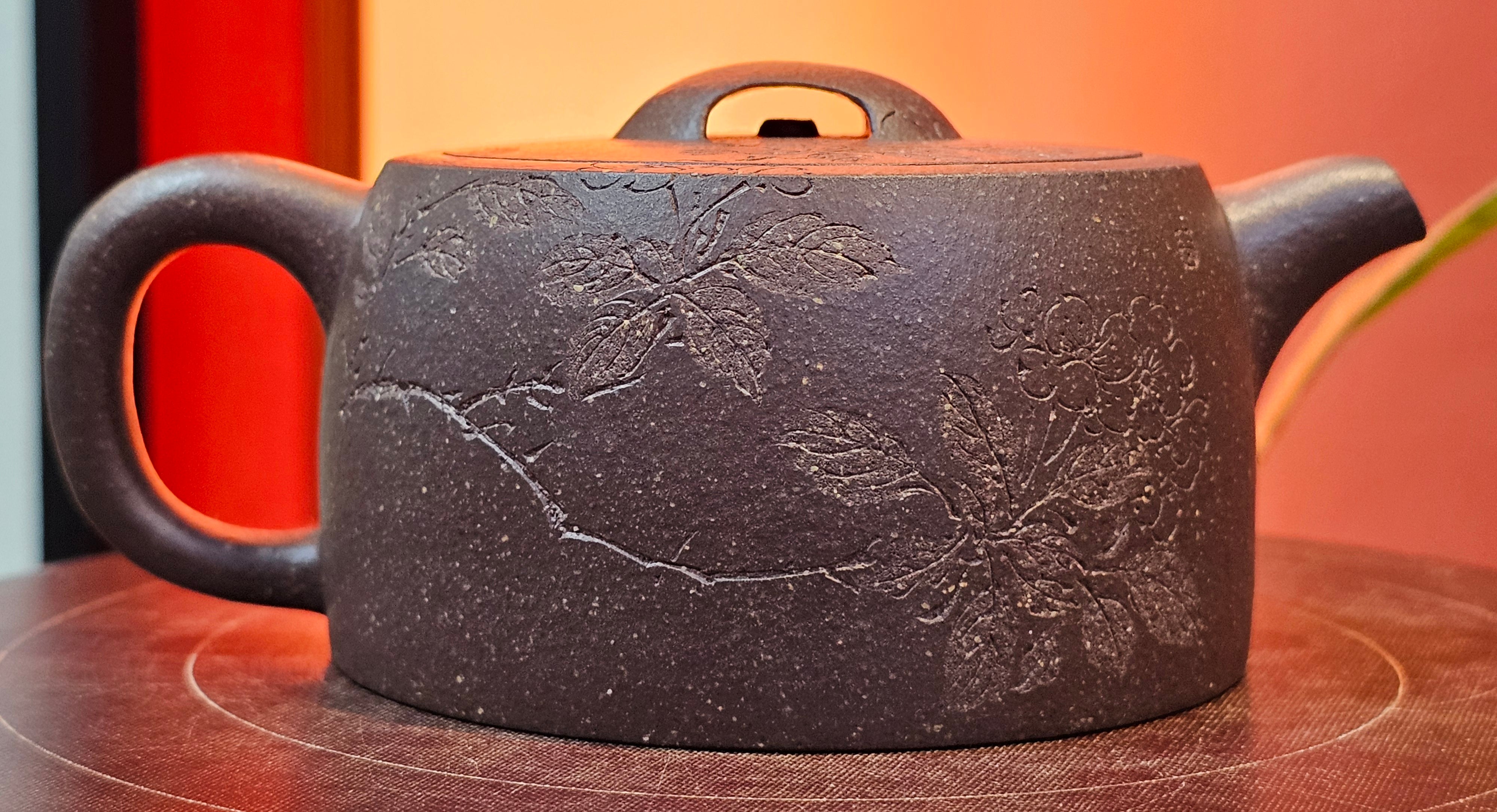 Niu Gai Jing Lan《牛盖井栏》, 166.2ml, Hei Zi Ni 黑紫泥, by our Craftsman Zhang Huan 张欢, with Plum Blossoms Engraving Art by Craftsman Nan Shan Lao Ren 南山老人 ~!Congratulations to Mr A.D.P.! 2359hrs 16th Nov 2025, Forest! Belgium🇧🇪!