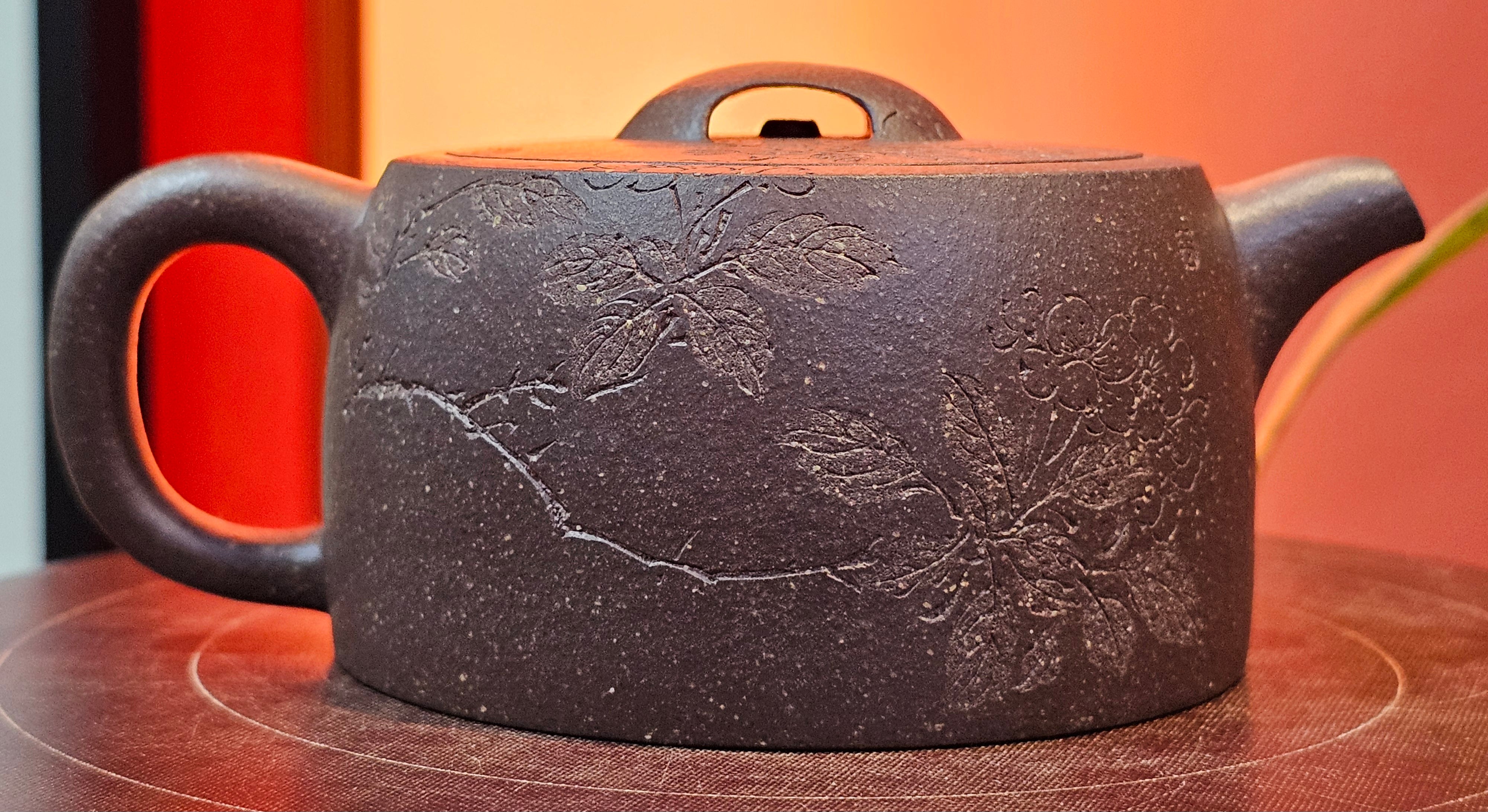 Niu Gai Jing Lan《牛盖井栏》, 166.2ml, Hei Zi Ni 黑紫泥, by our Craftsman Zhang Huan 张欢, with Plum Blossoms Engraving Art by Craftsman Nan Shan Lao Ren 南山老人 ~!Congratulations to Mr A.D.P.! 2359hrs 16th Nov 2025, Forest! Belgium🇧🇪!