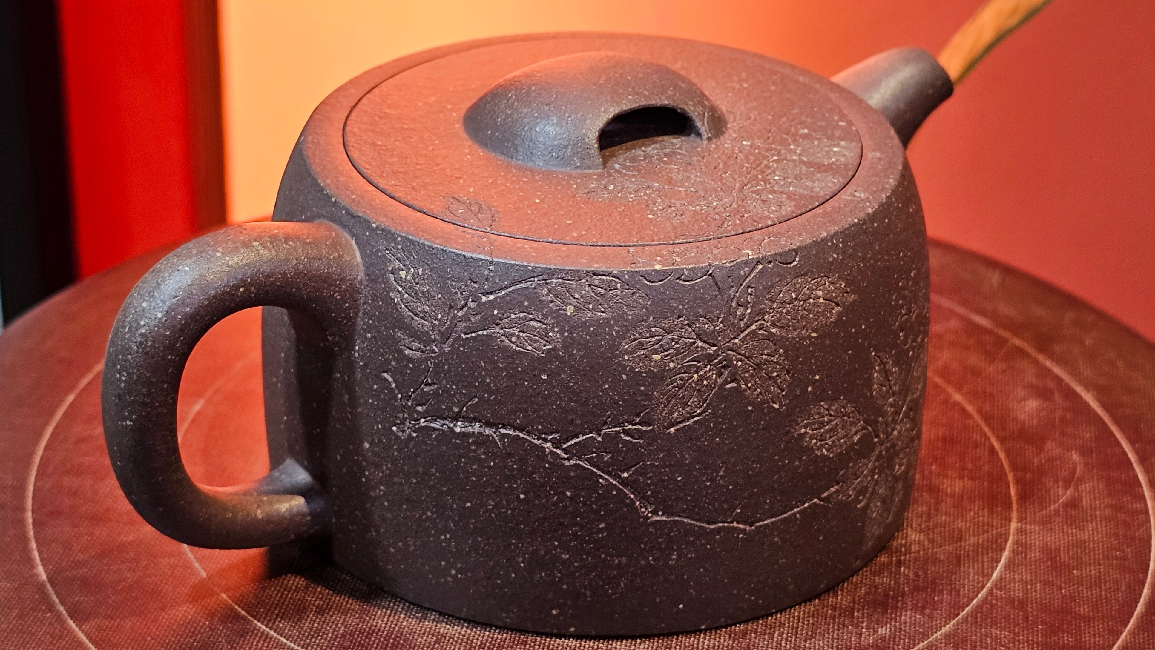 Niu Gai Jing Lan《牛盖井栏》, 166.2ml, Hei Zi Ni 黑紫泥, by our Craftsman Zhang Huan 张欢, with Plum Blossoms Engraving Art by Craftsman Nan Shan Lao Ren 南山老人 ~!Congratulations to Mr A.D.P.! 2359hrs 16th Nov 2025, Forest! Belgium🇧🇪!