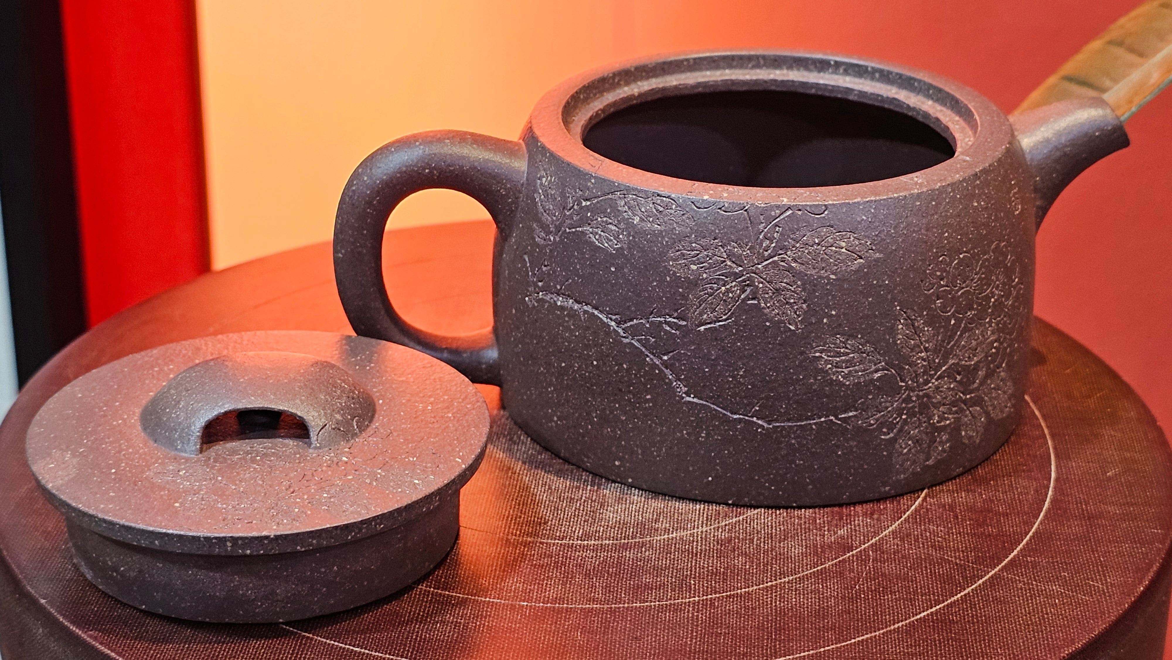 Niu Gai Jing Lan《牛盖井栏》, 166.2ml, Hei Zi Ni 黑紫泥, by our Craftsman Zhang Huan 张欢, with Plum Blossoms Engraving Art by Craftsman Nan Shan Lao Ren 南山老人 ~!Congratulations to Mr A.D.P.! 2359hrs 16th Nov 2025, Forest! Belgium🇧🇪!