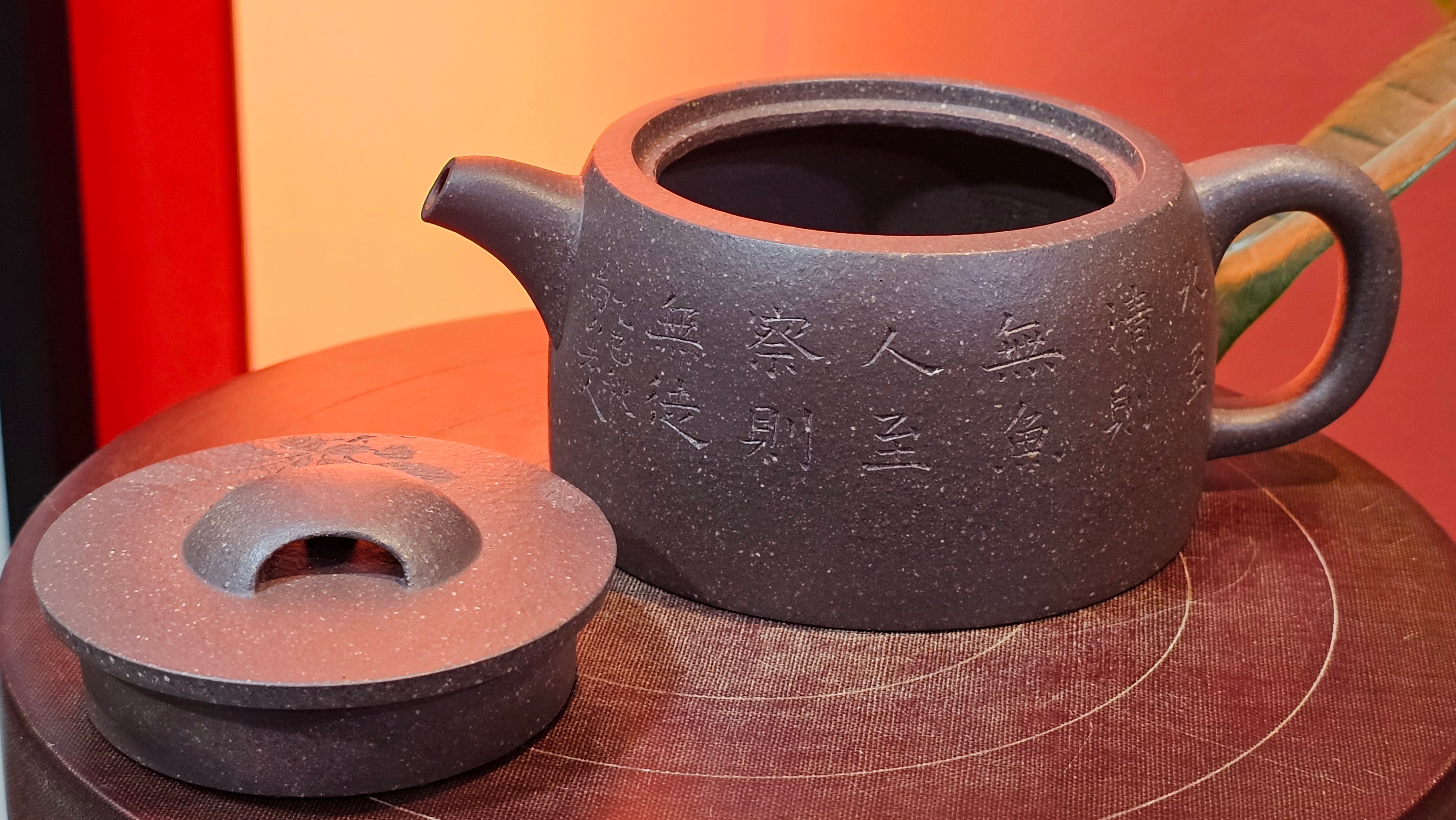 Niu Gai Jing Lan《牛盖井栏》, 166.2ml, Hei Zi Ni 黑紫泥, by our Craftsman Zhang Huan 张欢, with Plum Blossoms Engraving Art by Craftsman Nan Shan Lao Ren 南山老人 ~!Congratulations to Mr A.D.P.! 2359hrs 16th Nov 2025, Forest! Belgium🇧🇪!