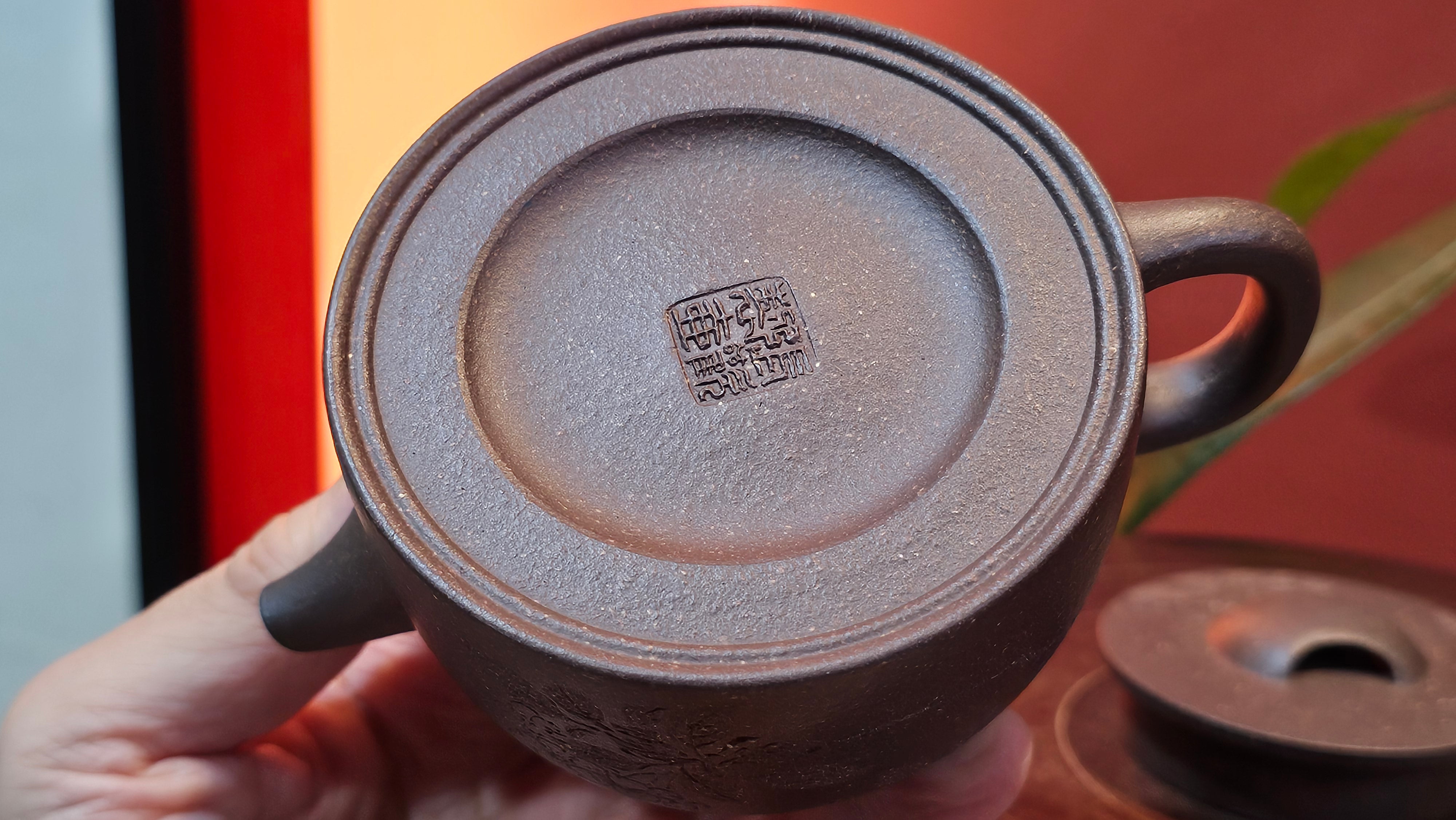 Niu Gai Jing Lan《牛盖井栏》, 166.2ml, Hei Zi Ni 黑紫泥, by our Craftsman Zhang Huan 张欢, with Plum Blossoms Engraving Art by Craftsman Nan Shan Lao Ren 南山老人 ~!Congratulations to Mr A.D.P.! 2359hrs 16th Nov 2025, Forest! Belgium🇧🇪!