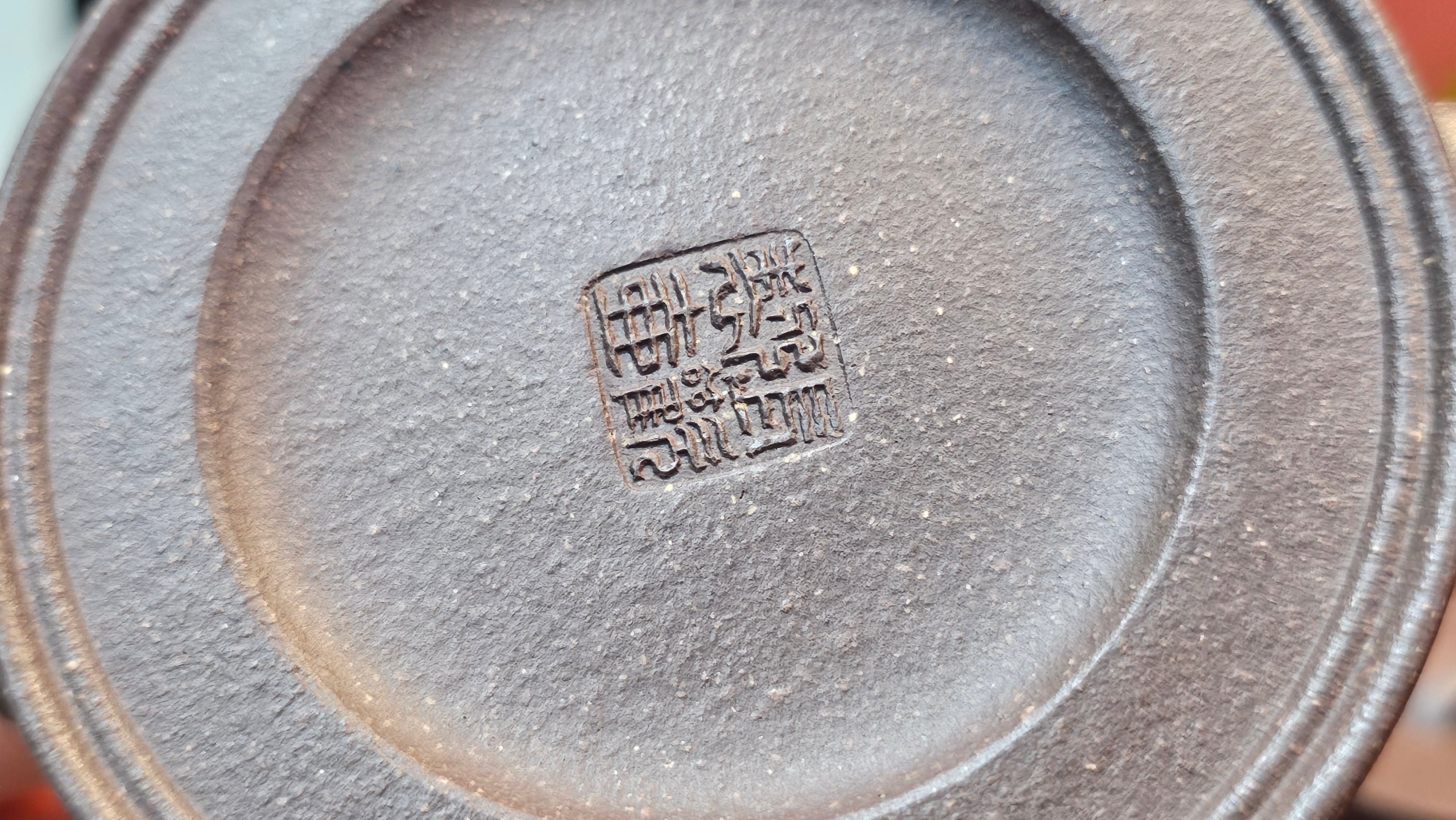 Niu Gai Jing Lan《牛盖井栏》, 166.2ml, Hei Zi Ni 黑紫泥, by our Craftsman Zhang Huan 张欢, with Plum Blossoms Engraving Art by Craftsman Nan Shan Lao Ren 南山老人 ~!Congratulations to Mr A.D.P.! 2359hrs 16th Nov 2025, Forest! Belgium🇧🇪!