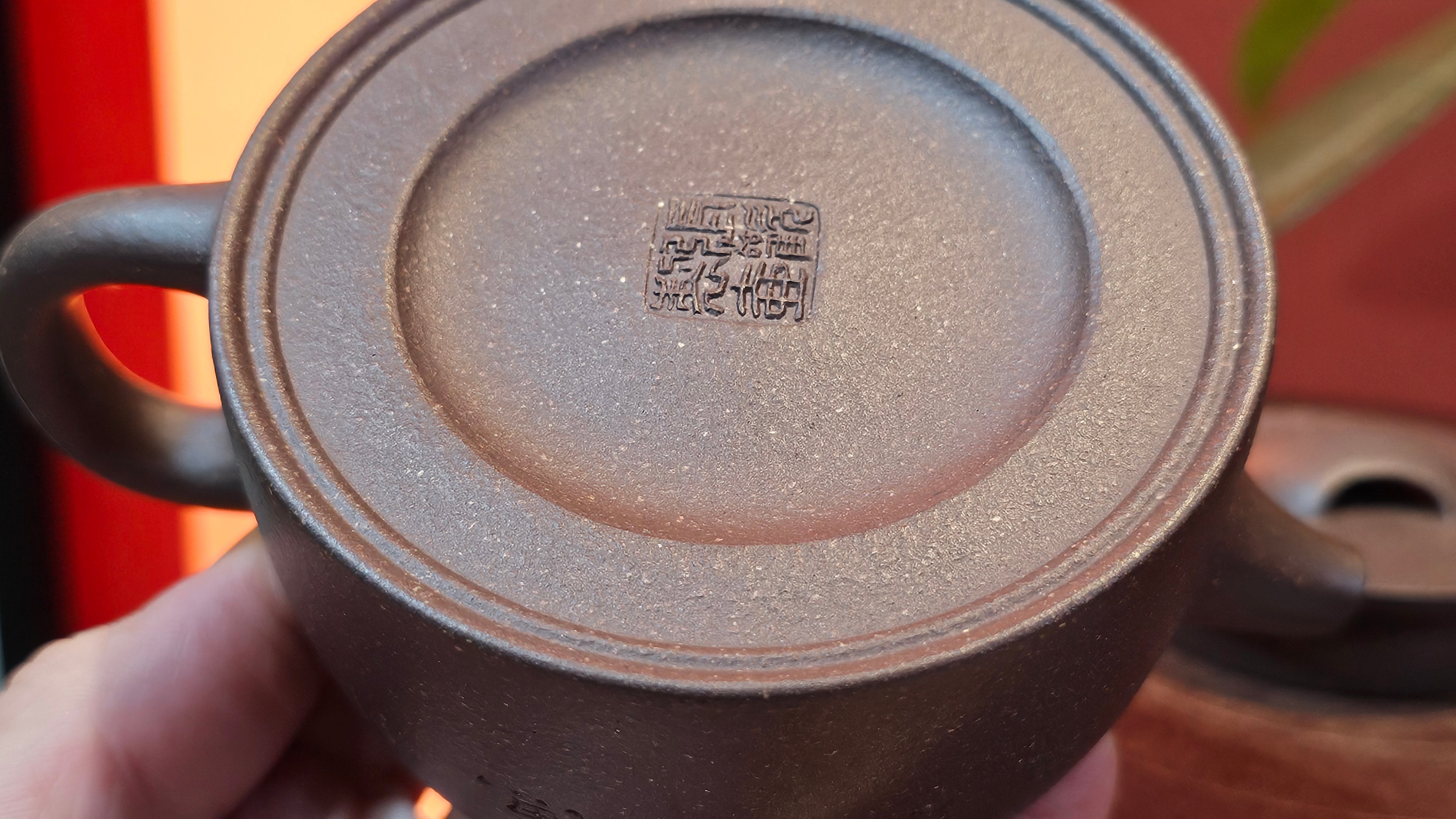 Niu Gai Jing Lan《牛盖井栏》, 166.2ml, Hei Zi Ni 黑紫泥, by our Craftsman Zhang Huan 张欢, with Plum Blossoms Engraving Art by Craftsman Nan Shan Lao Ren 南山老人 ~!Congratulations to Mr A.D.P.! 2359hrs 16th Nov 2025, Forest! Belgium🇧🇪!