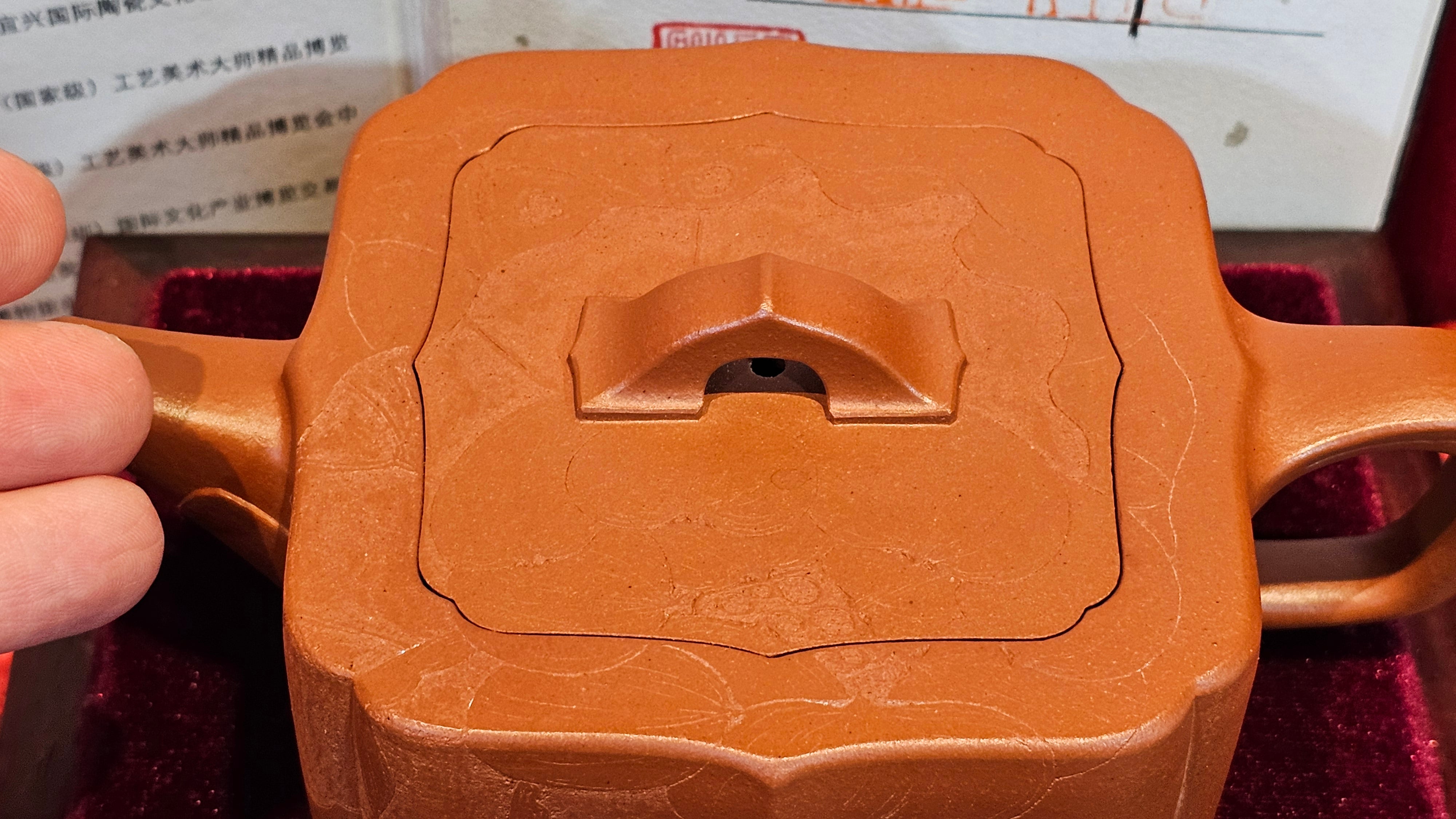 《振莲四方》~五件套组 "Zhen Lian Si Fang" SET of Five!(matching Twin cups & Twin trays), Zhu Sha 朱砂(WORLD DEBUT), by L2A Senior Consummate Artist Yuan Hui 袁辉! Lotus Engraving by Jin Li 金笠。(Lid Closing Video@11th Frame)~Congrats Dr W.S.! 0603hrs 15th Nov 2025, AZ!