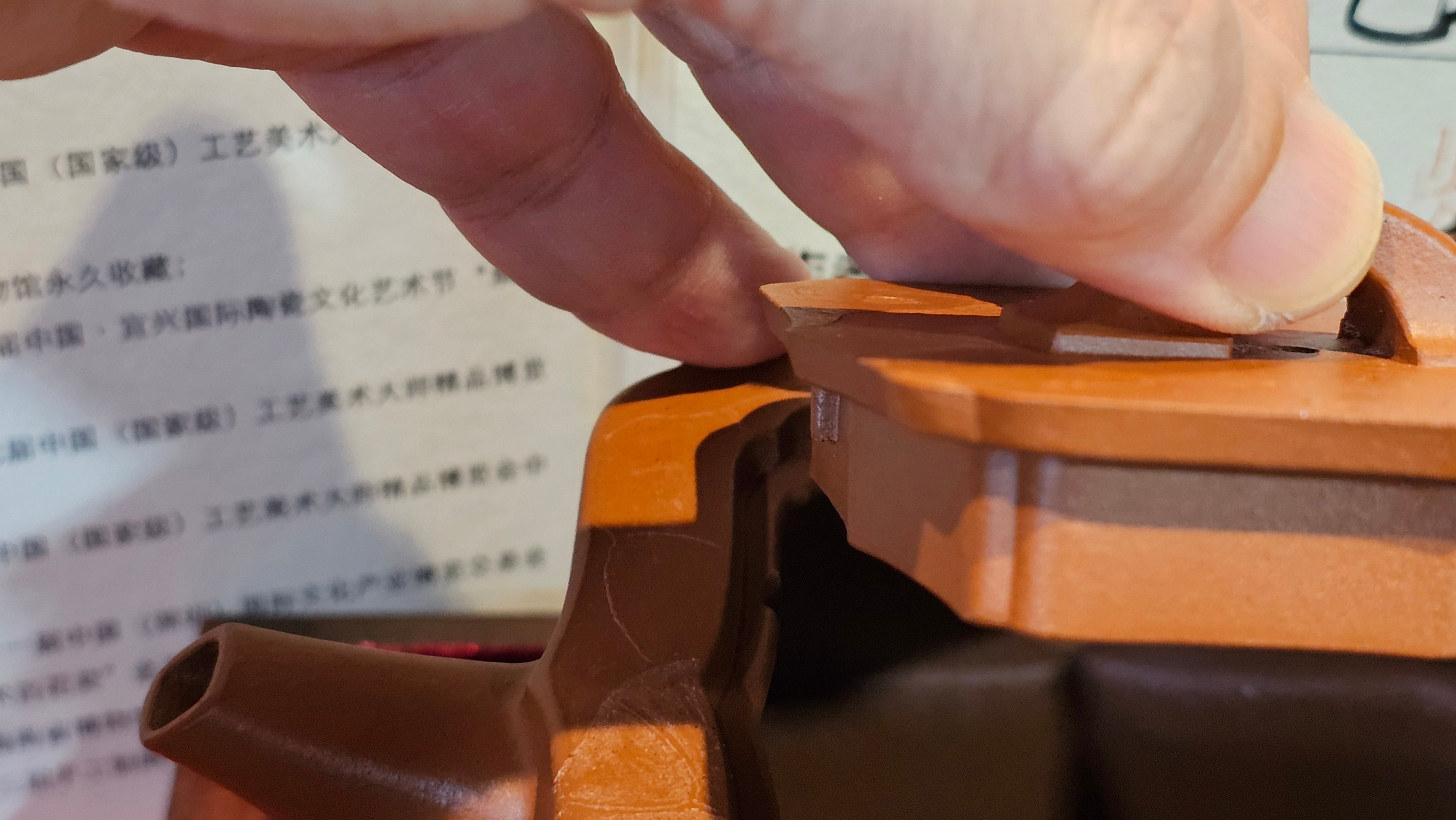 《振莲四方》~五件套组 "Zhen Lian Si Fang" SET of Five!(matching Twin cups & Twin trays), Zhu Sha 朱砂(WORLD DEBUT), by L2A Senior Consummate Artist Yuan Hui 袁辉! Lotus Engraving by Jin Li 金笠。(Lid Closing Video@11th Frame)~Congrats Dr W.S.! 0603hrs 15th Nov 2025, AZ!