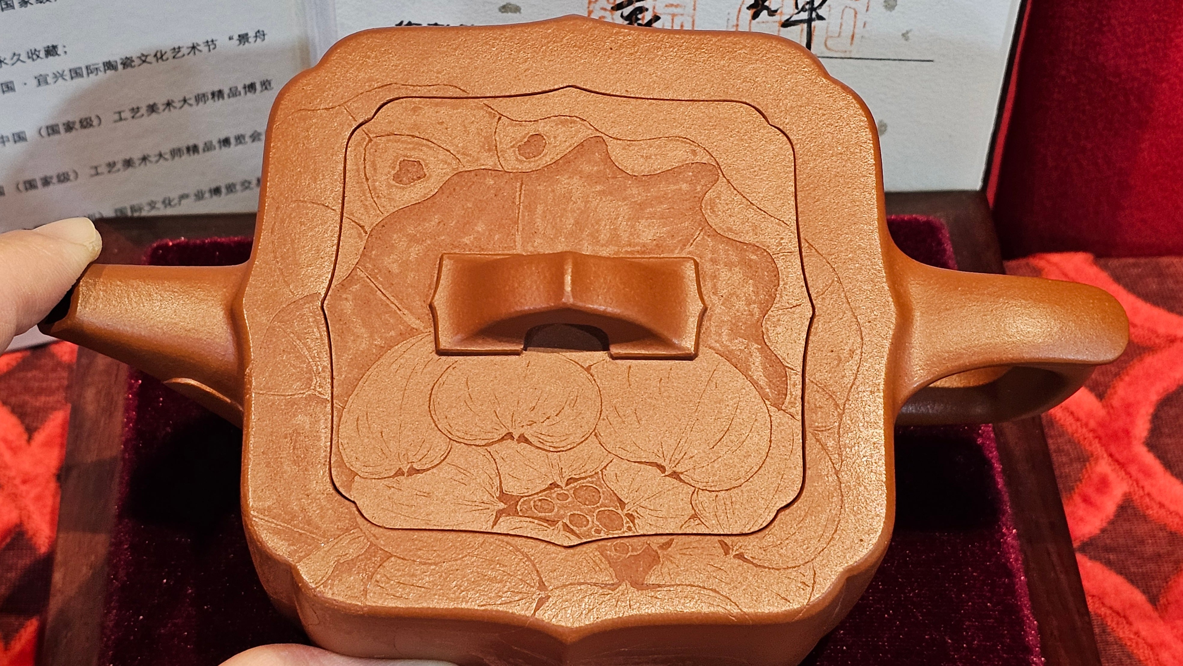 《振莲四方》~五件套组 "Zhen Lian Si Fang" SET of Five!(matching Twin cups & Twin trays), Zhu Sha 朱砂(WORLD DEBUT), by L2A Senior Consummate Artist Yuan Hui 袁辉! Lotus Engraving by Jin Li 金笠。(Lid Closing Video@11th Frame)~Congrats Dr W.S.! 0603hrs 15th Nov 2025, AZ!