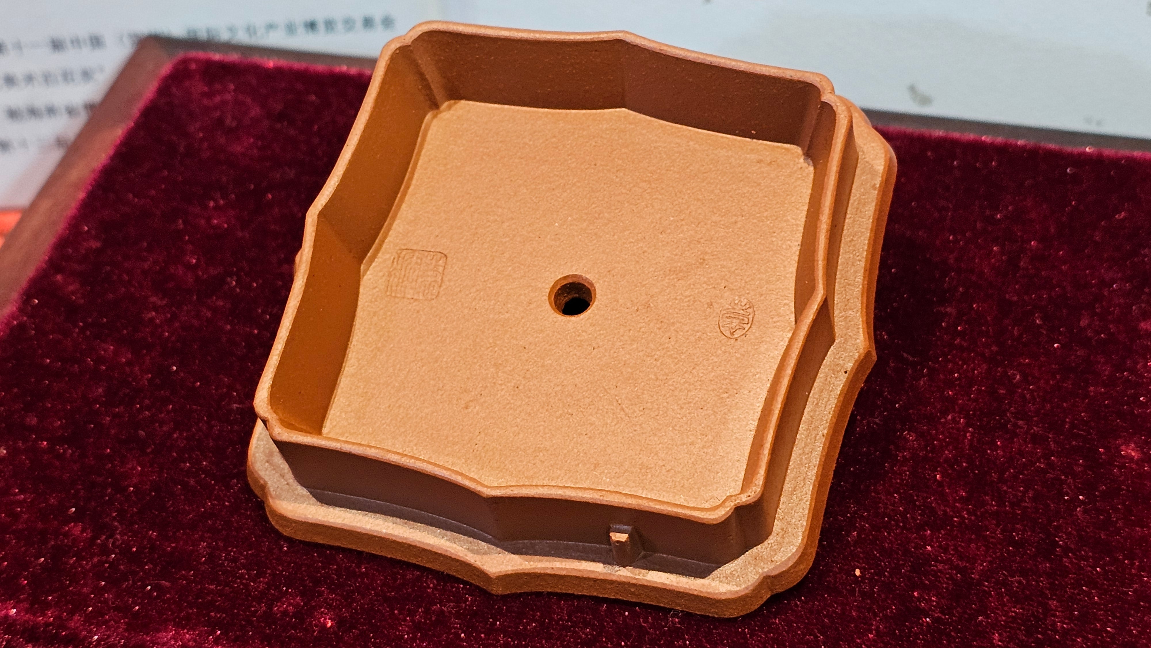 《振莲四方》~五件套组 "Zhen Lian Si Fang" SET of Five!(matching Twin cups & Twin trays), Zhu Sha 朱砂(WORLD DEBUT), by L2A Senior Consummate Artist Yuan Hui 袁辉! Lotus Engraving by Jin Li 金笠。(Lid Closing Video@11th Frame)~Congrats Dr W.S.! 0603hrs 15th Nov 2025, AZ!