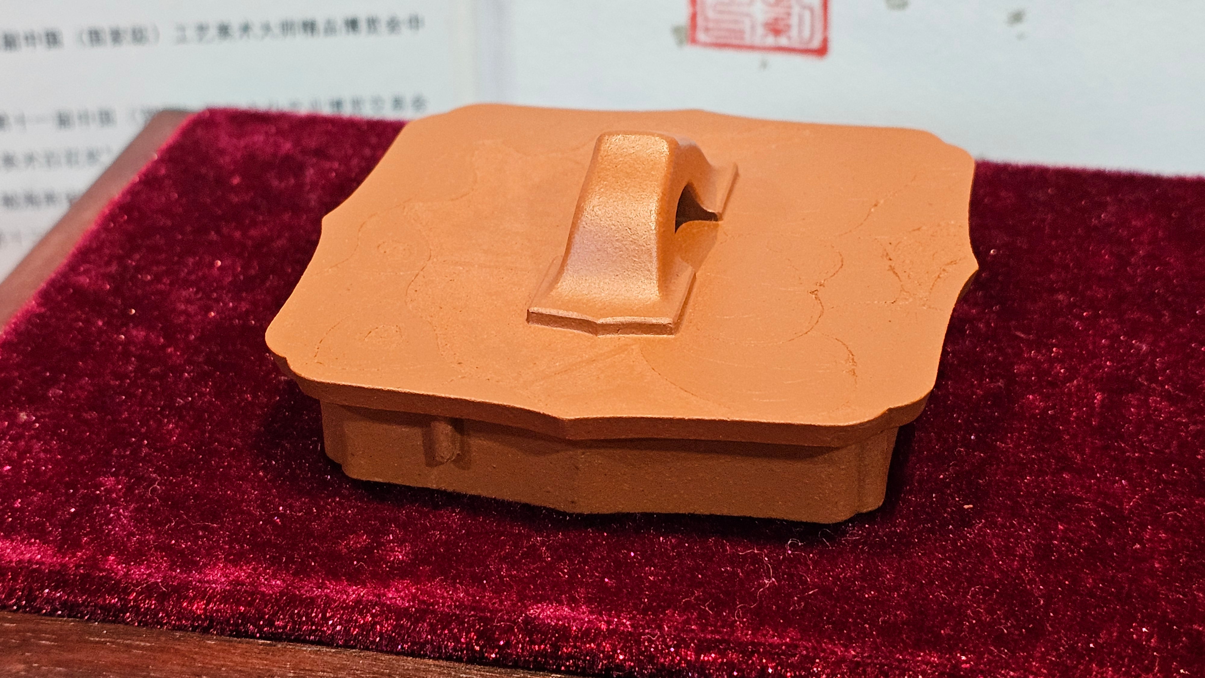 《振莲四方》~五件套组 "Zhen Lian Si Fang" SET of Five!(matching Twin cups & Twin trays), Zhu Sha 朱砂(WORLD DEBUT), by L2A Senior Consummate Artist Yuan Hui 袁辉! Lotus Engraving by Jin Li 金笠。(Lid Closing Video@11th Frame)~Congrats Dr W.S.! 0603hrs 15th Nov 2025, AZ!