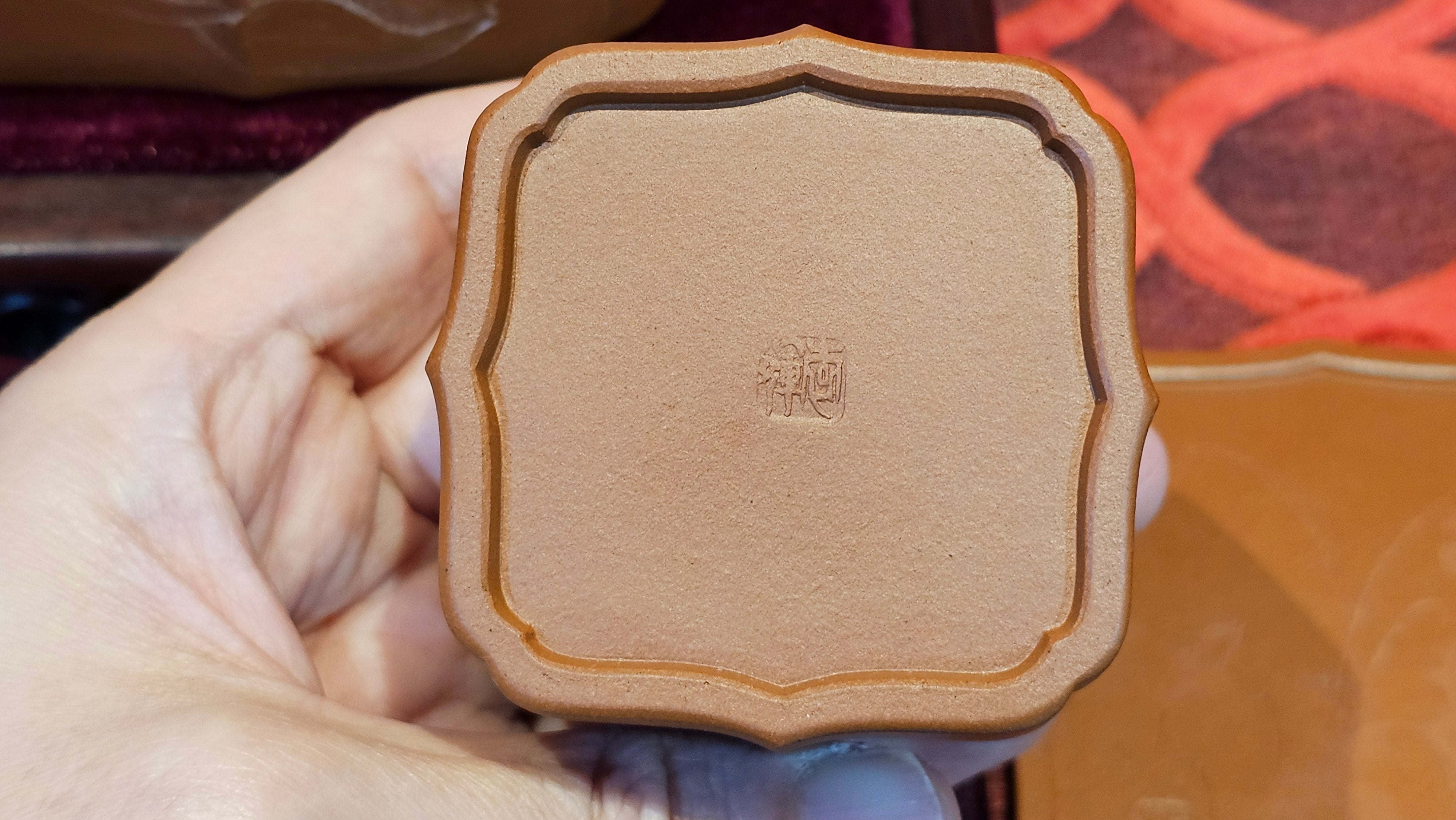 《振莲四方》~五件套组 "Zhen Lian Si Fang" SET of Five!(matching Twin cups & Twin trays), Zhu Sha 朱砂(WORLD DEBUT), by L2A Senior Consummate Artist Yuan Hui 袁辉! Lotus Engraving by Jin Li 金笠。(Lid Closing Video@11th Frame)~Congrats Dr W.S.! 0603hrs 15th Nov 2025, AZ!