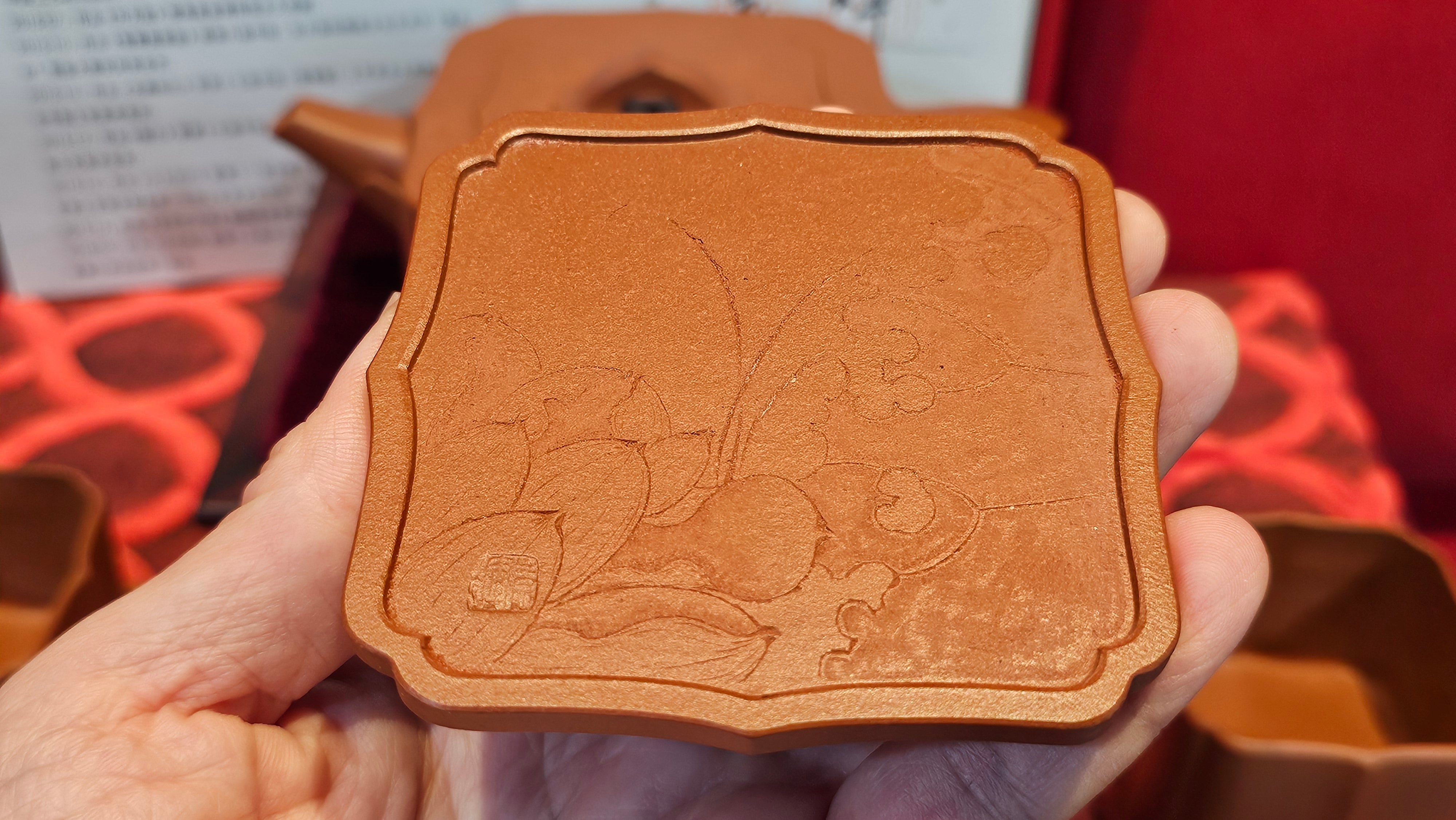 《振莲四方》~五件套组 "Zhen Lian Si Fang" SET of Five!(matching Twin cups & Twin trays), Zhu Sha 朱砂(WORLD DEBUT), by L2A Senior Consummate Artist Yuan Hui 袁辉! Lotus Engraving by Jin Li 金笠。(Lid Closing Video@11th Frame)~Congrats Dr W.S.! 0603hrs 15th Nov 2025, AZ!