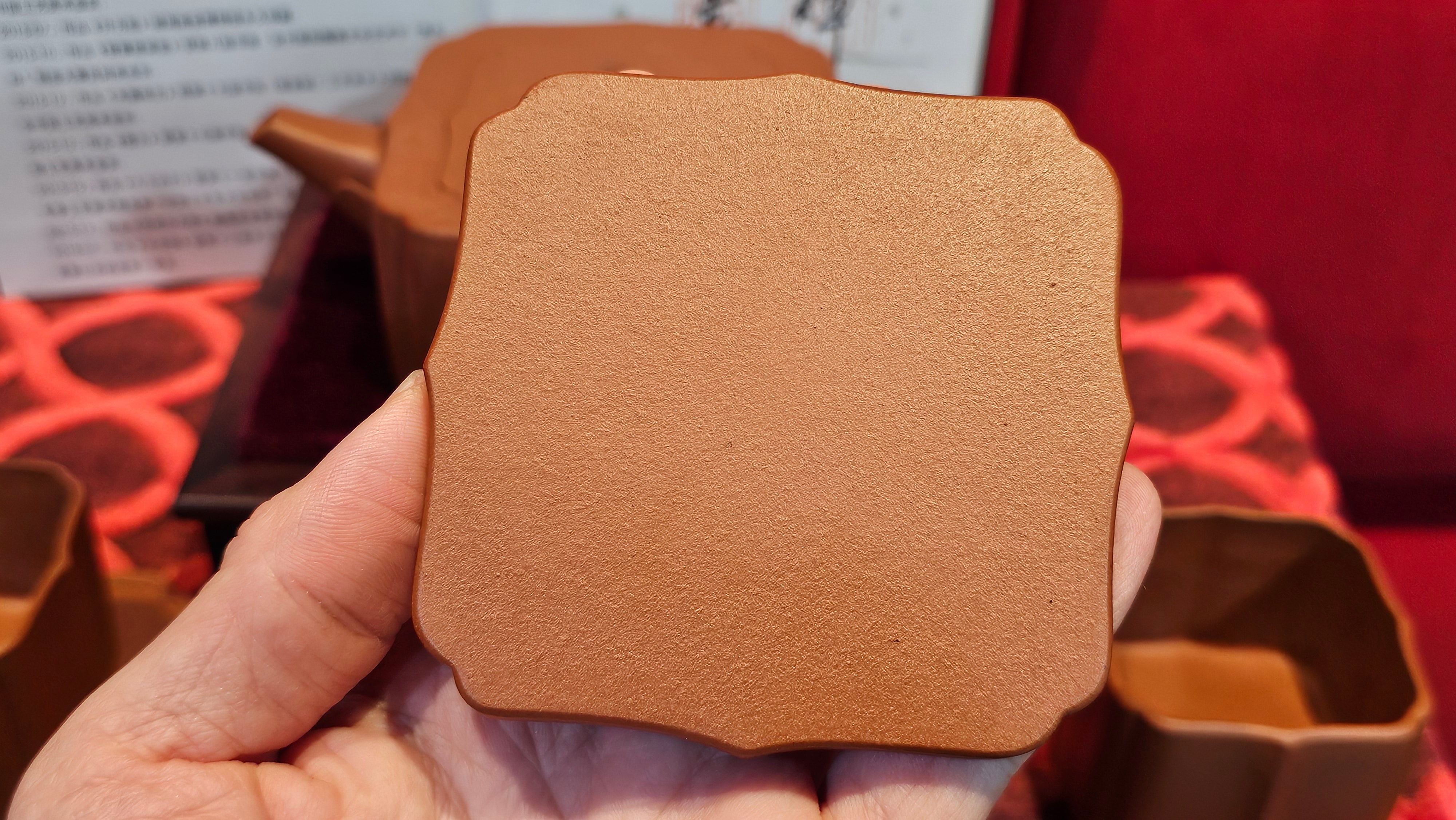 《振莲四方》~五件套组 "Zhen Lian Si Fang" SET of Five!(matching Twin cups & Twin trays), Zhu Sha 朱砂(WORLD DEBUT), by L2A Senior Consummate Artist Yuan Hui 袁辉! Lotus Engraving by Jin Li 金笠。(Lid Closing Video@11th Frame)~Congrats Dr W.S.! 0603hrs 15th Nov 2025, AZ!