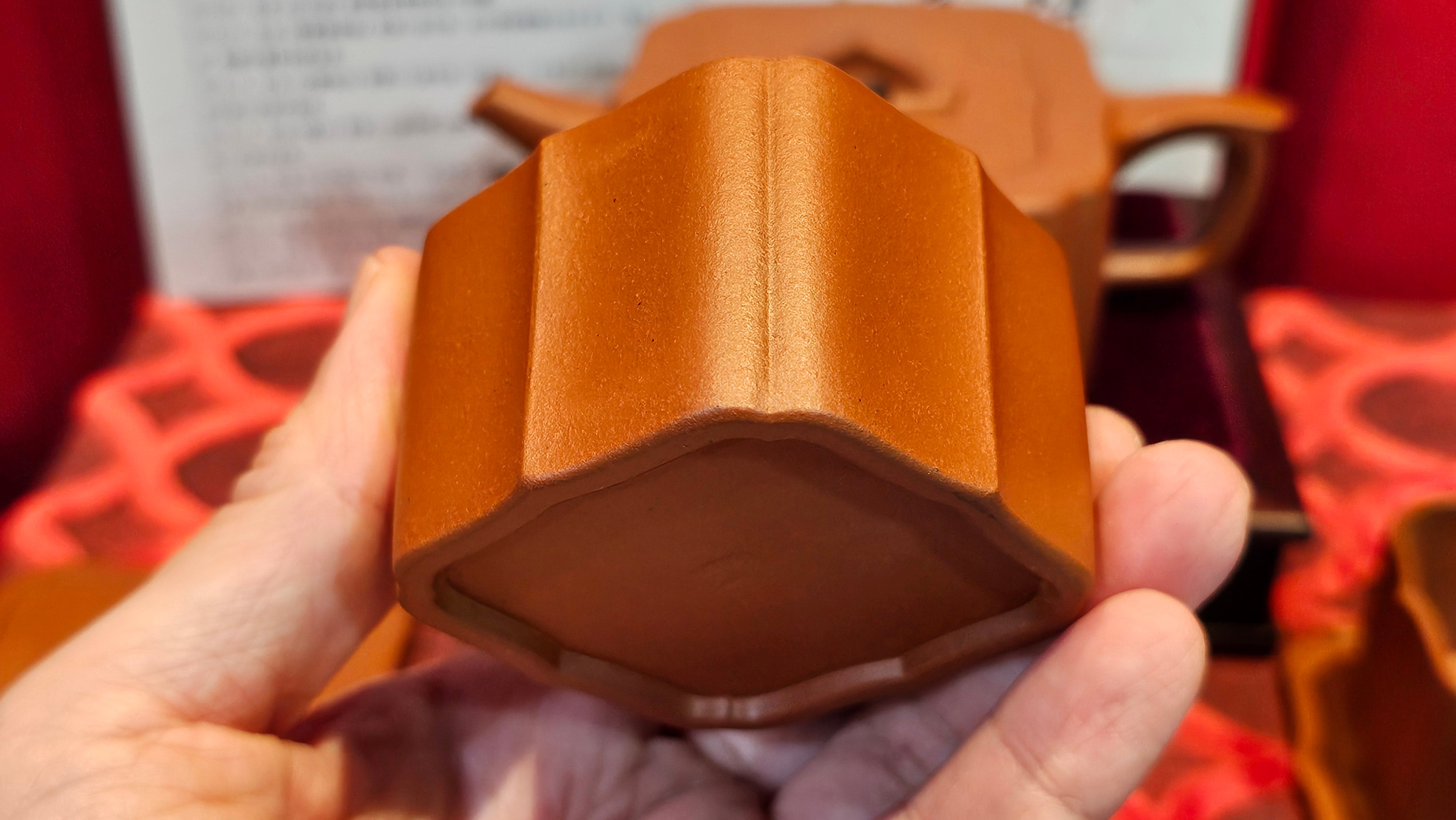 《振莲四方》~五件套组 "Zhen Lian Si Fang" SET of Five!(matching Twin cups & Twin trays), Zhu Sha 朱砂(WORLD DEBUT), by L2A Senior Consummate Artist Yuan Hui 袁辉! Lotus Engraving by Jin Li 金笠。(Lid Closing Video@11th Frame)~Congrats Dr W.S.! 0603hrs 15th Nov 2025, AZ!