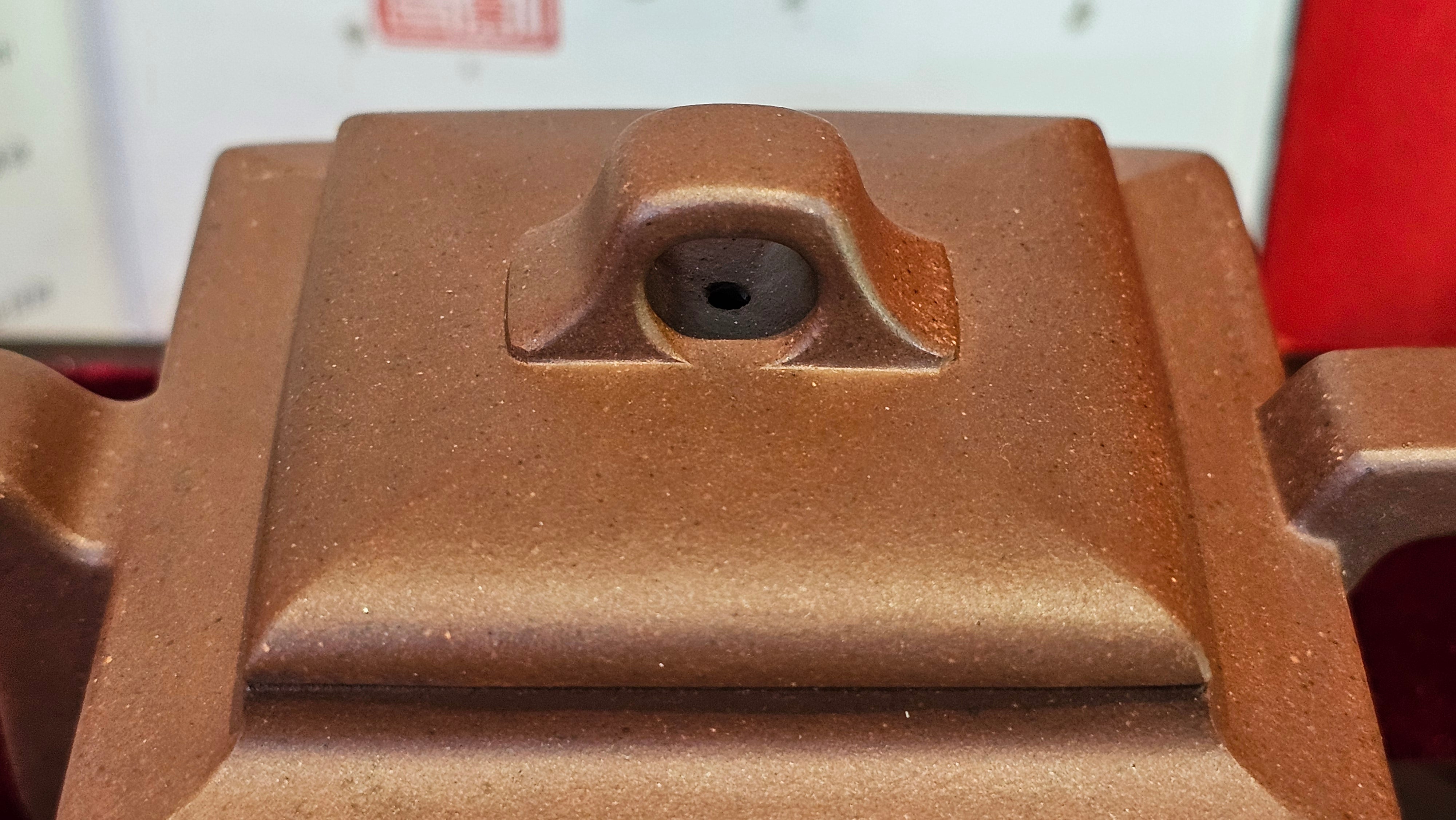 《亚明四方》"Ya Ming Si Fang", 195.5ml, Di Cao Qing Zi Ni, by L2A Senior Consummate Artist Yuan Hui 高级振兴技艺师兼高级工艺美术师～袁辉。 ~ Congratulations to Mr A.A.! 0235hrs 16hrs Nov 2025, Port Franks! Canada🇨🇦!