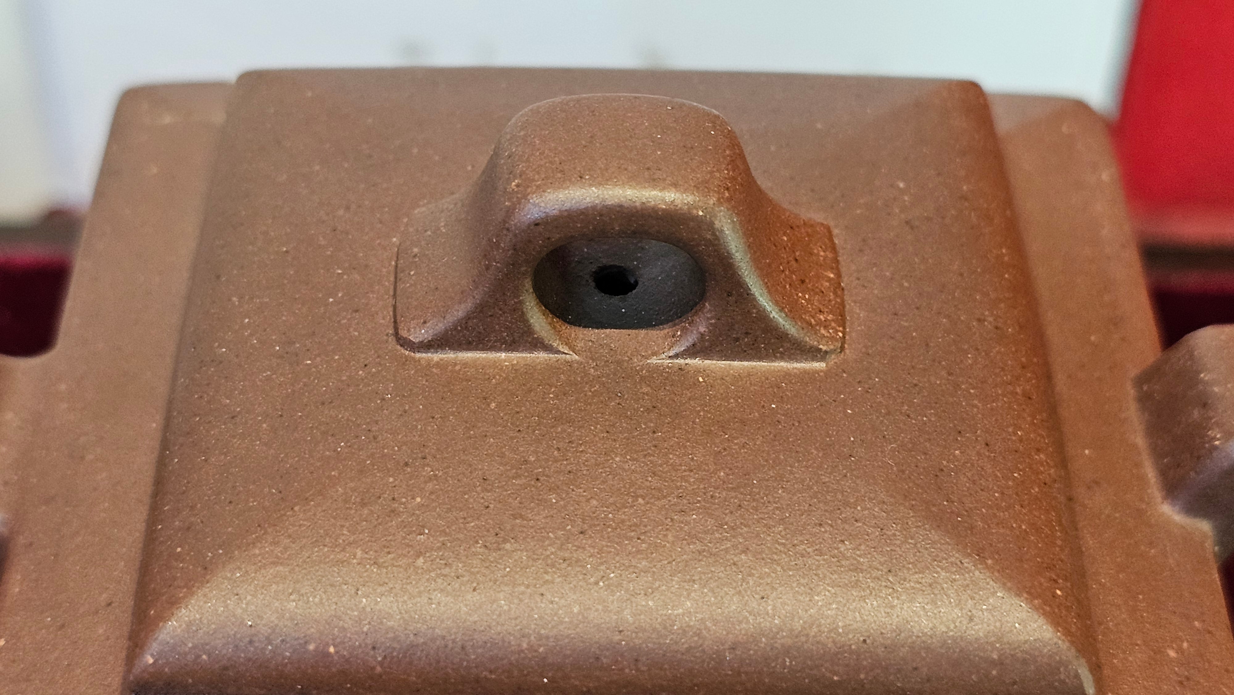 《亚明四方》"Ya Ming Si Fang", 195.5ml, Di Cao Qing Zi Ni, by L2A Senior Consummate Artist Yuan Hui 高级振兴技艺师兼高级工艺美术师～袁辉。 ~ Congratulations to Mr A.A.! 0235hrs 16hrs Nov 2025, Port Franks! Canada🇨🇦!